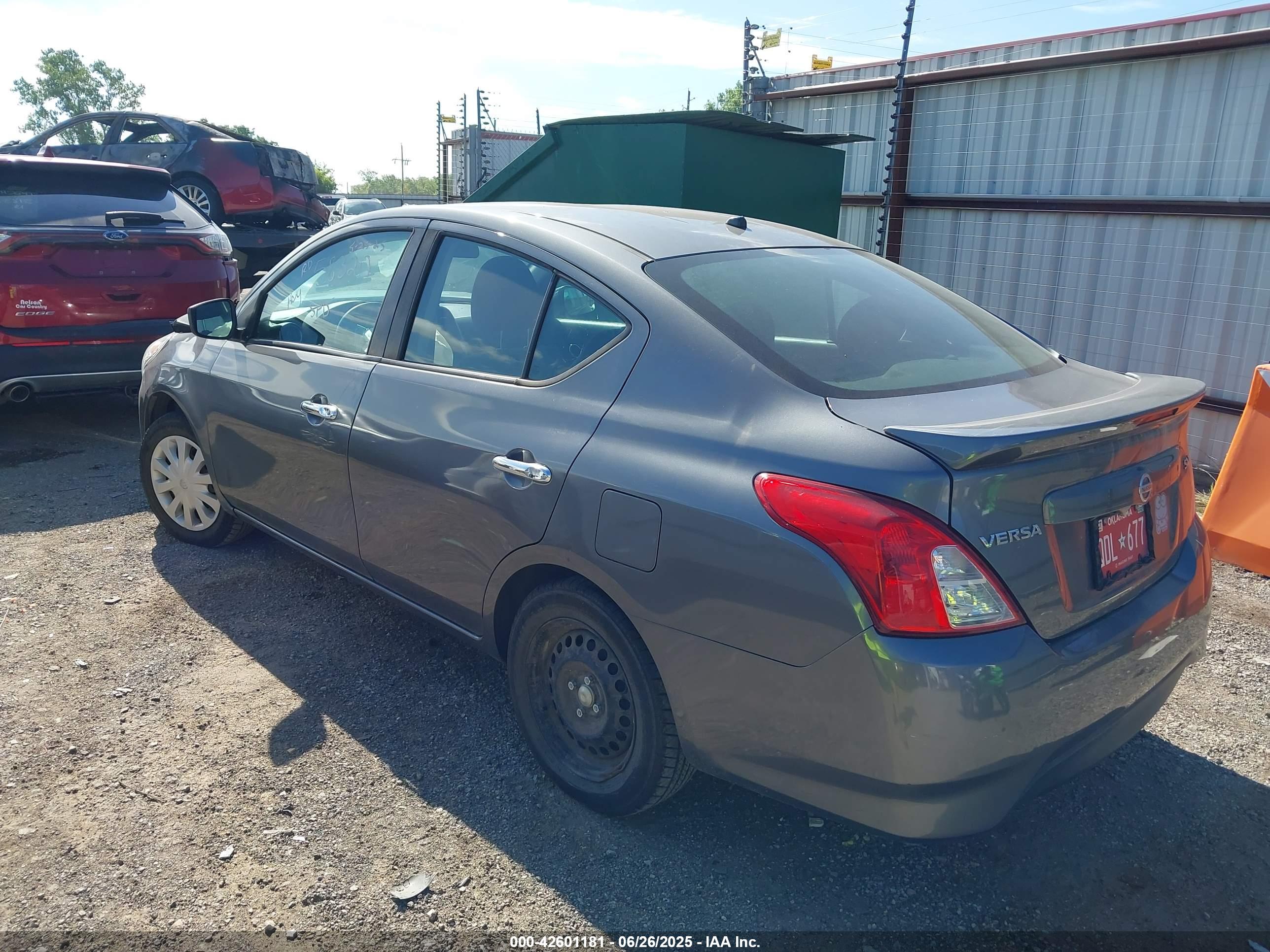 NISSAN VERSA image 3