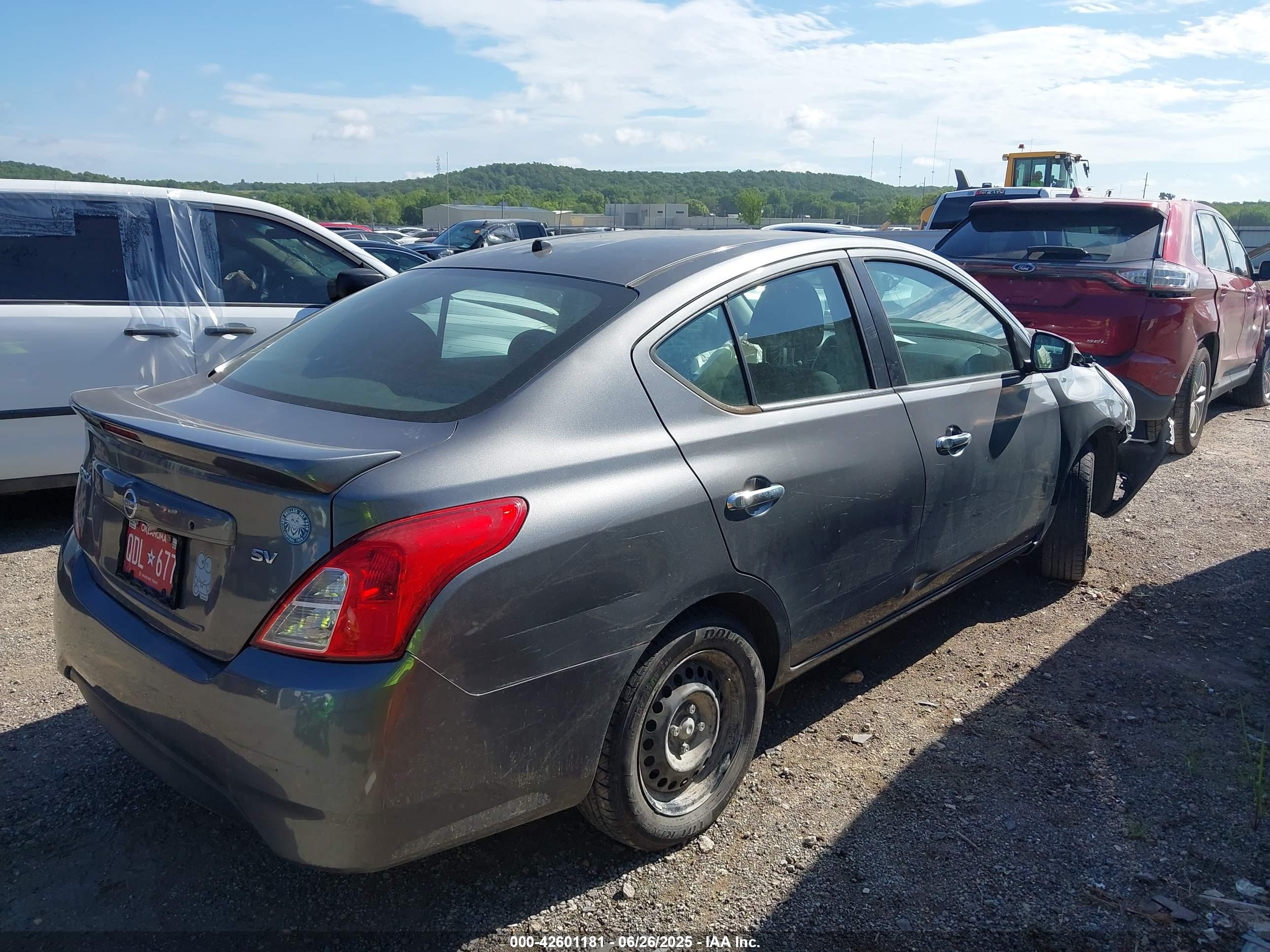NISSAN VERSA image 4