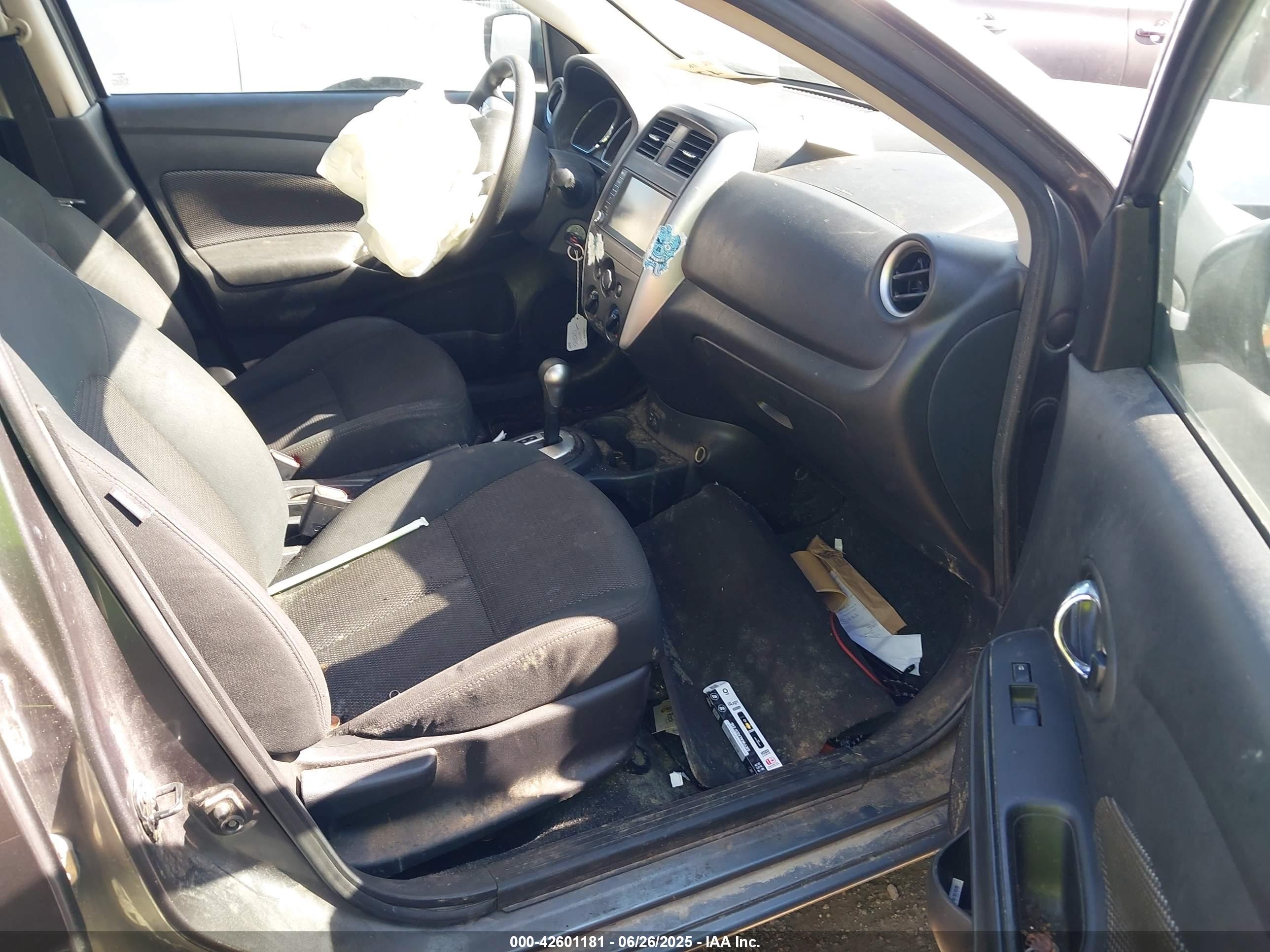 NISSAN VERSA image 5