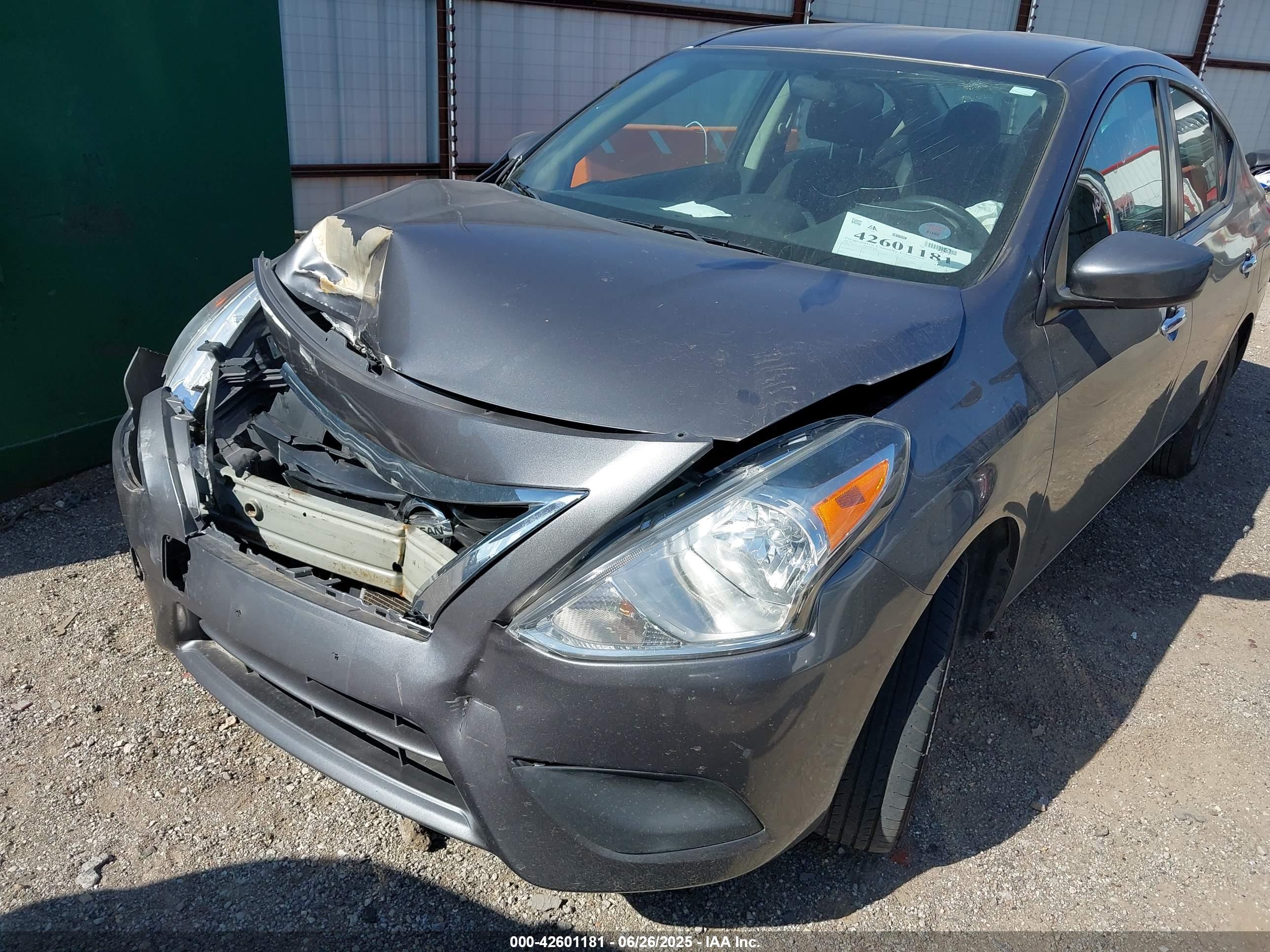 NISSAN VERSA image 6