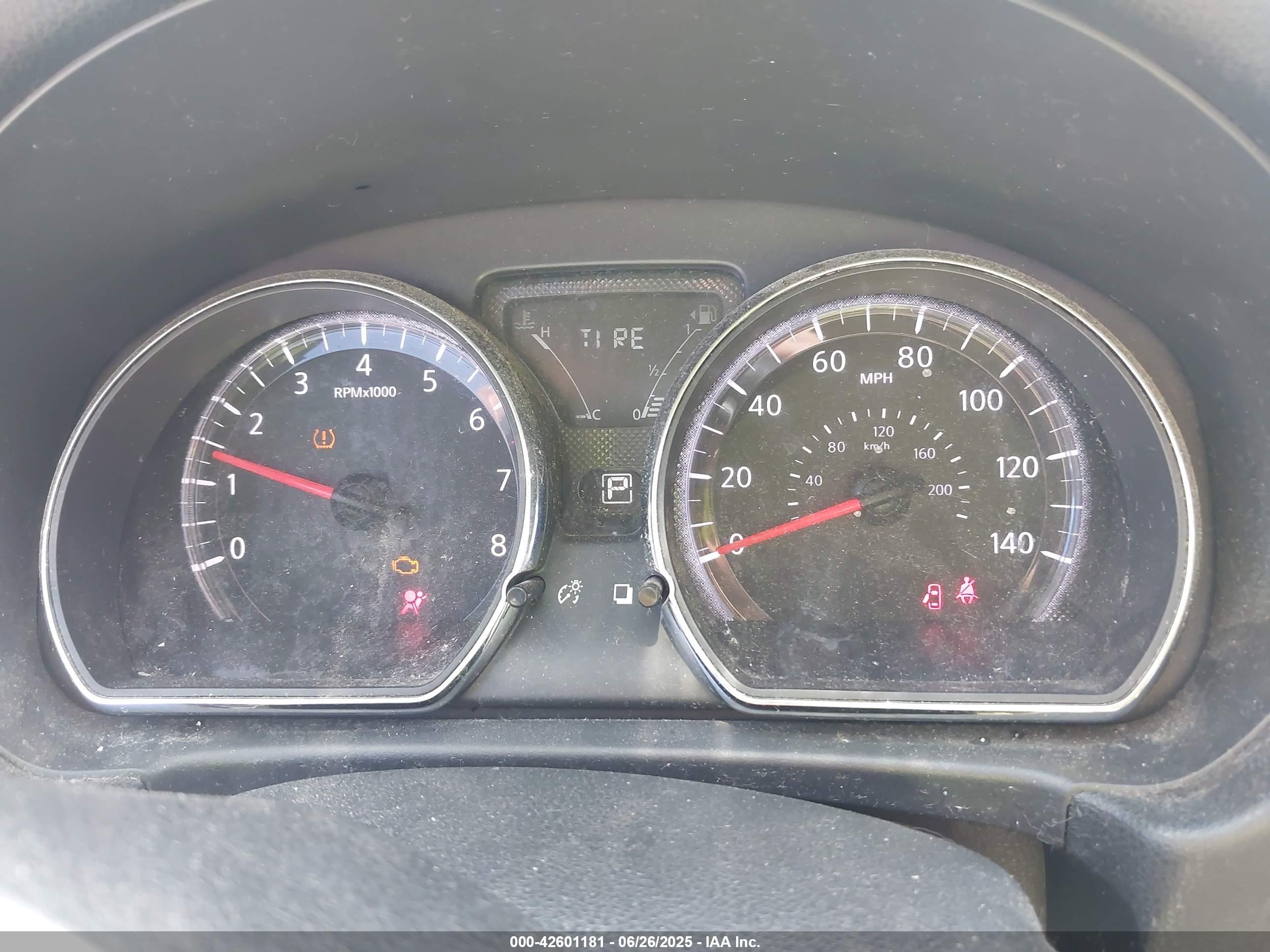 NISSAN VERSA image 7