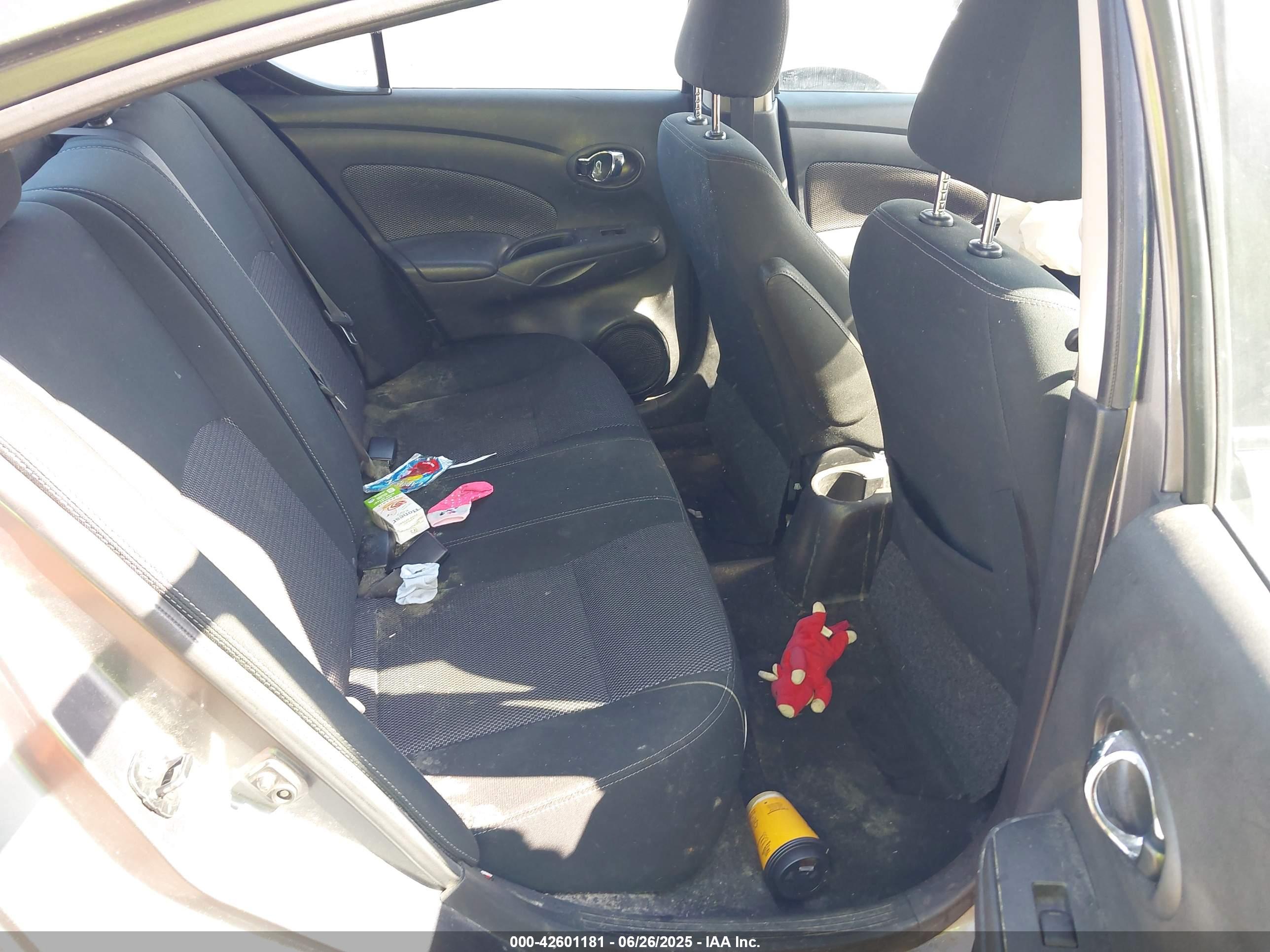 NISSAN VERSA image 8