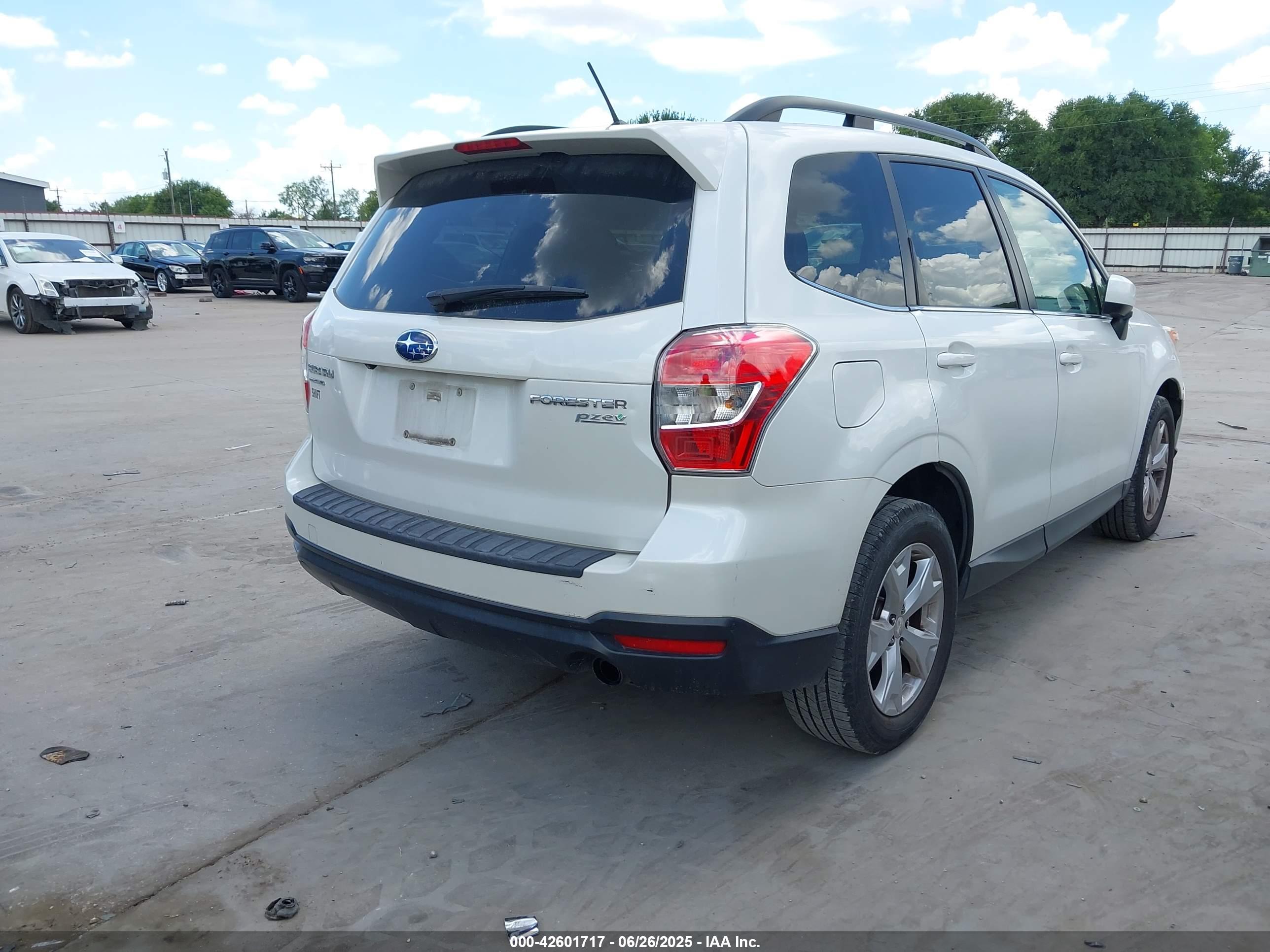 SUBARU FORESTER image 4