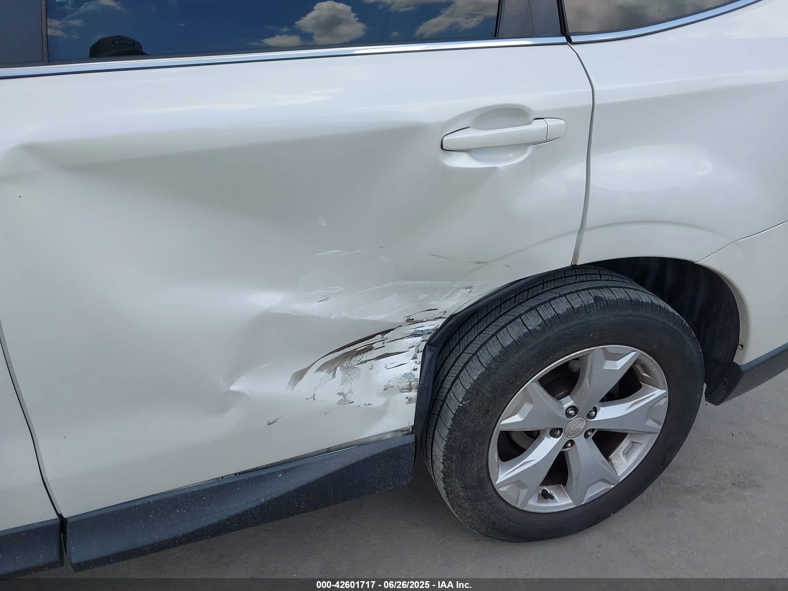 SUBARU FORESTER image 6