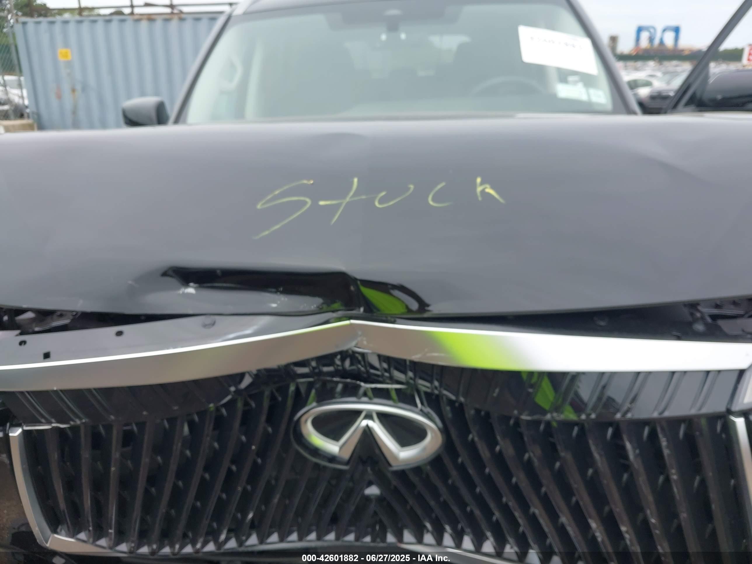 INFINITI QX80 image 10