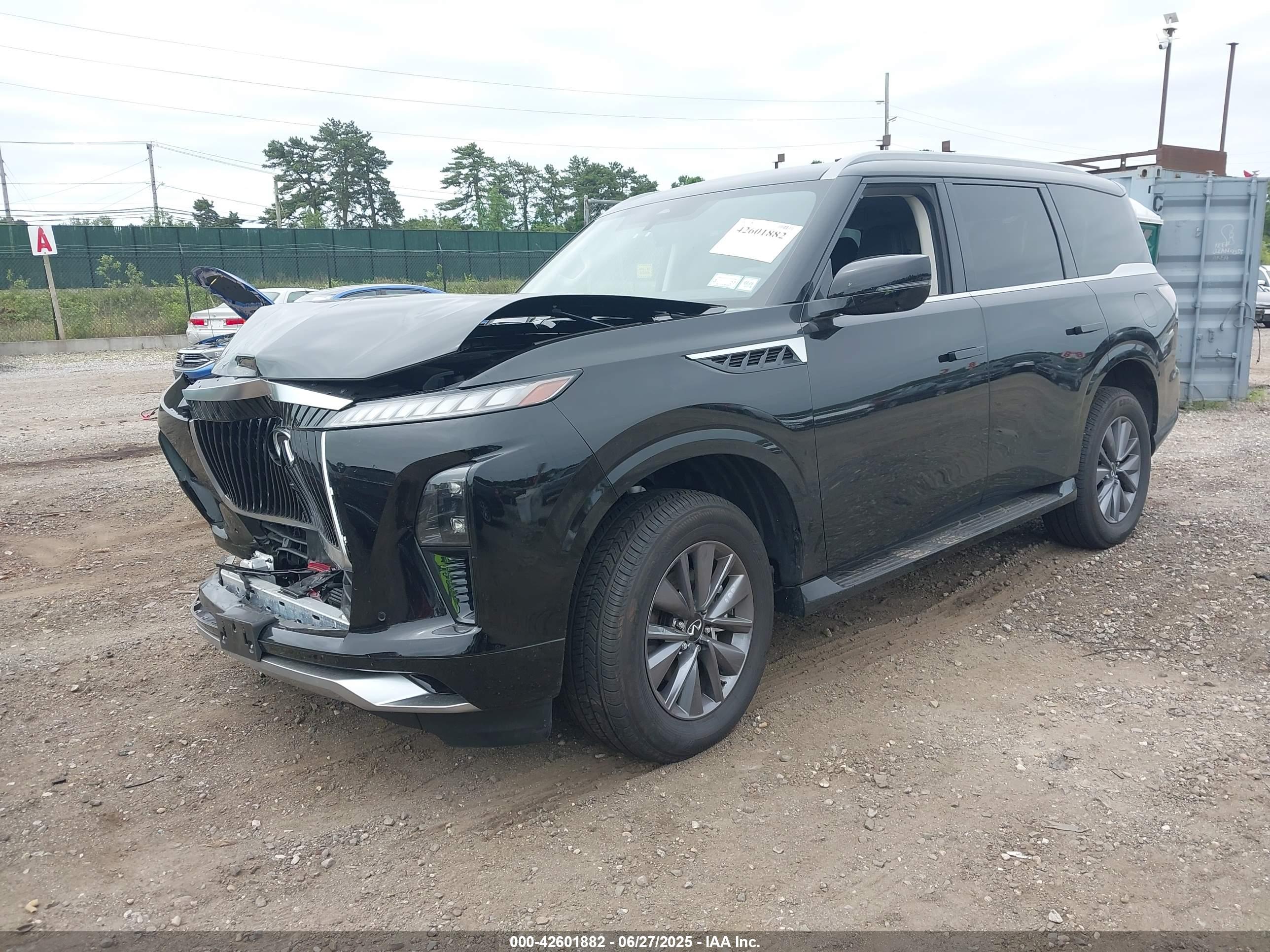 INFINITI QX80 image 2