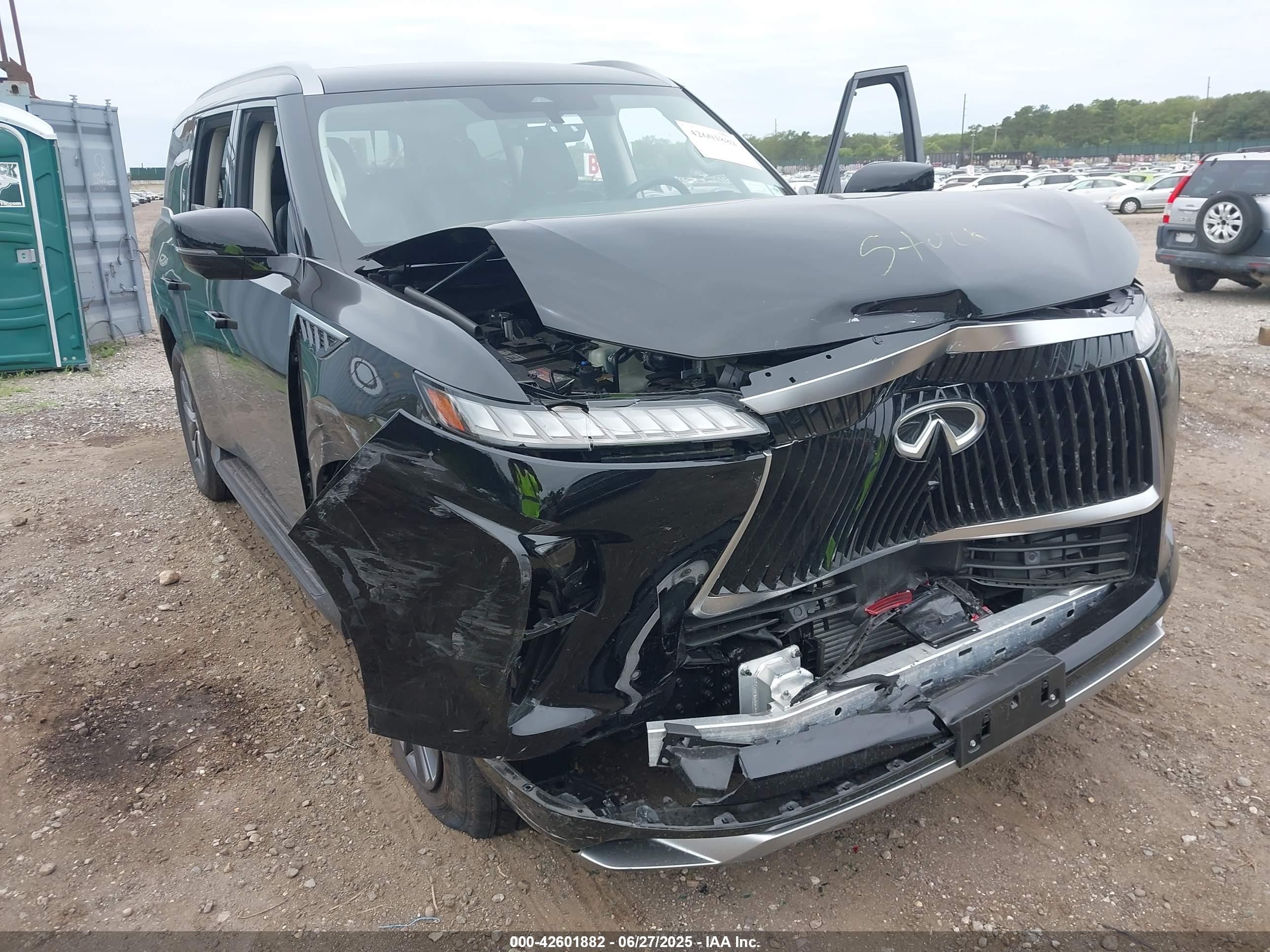 INFINITI QX80 image 6