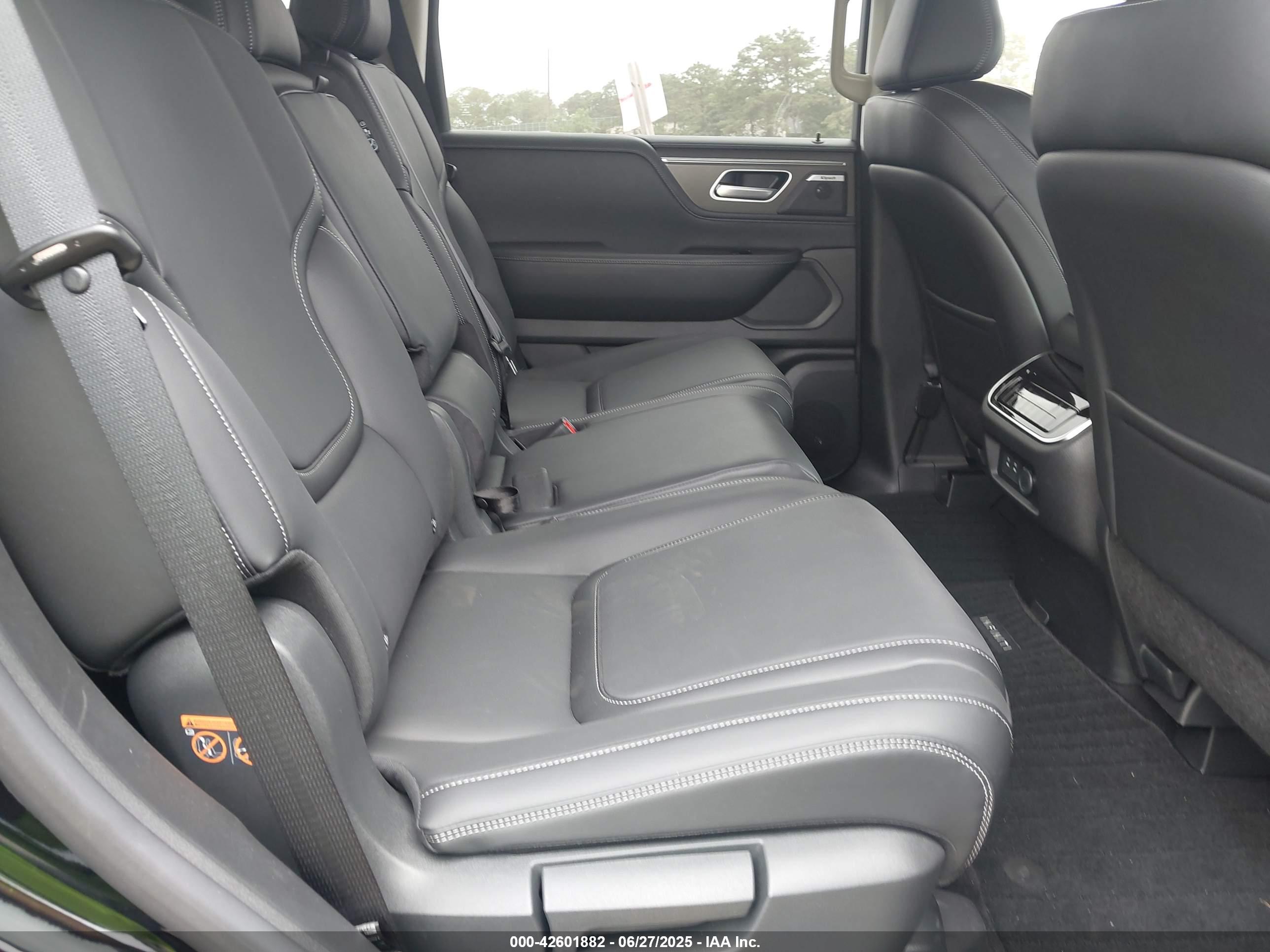 INFINITI QX80 image 8