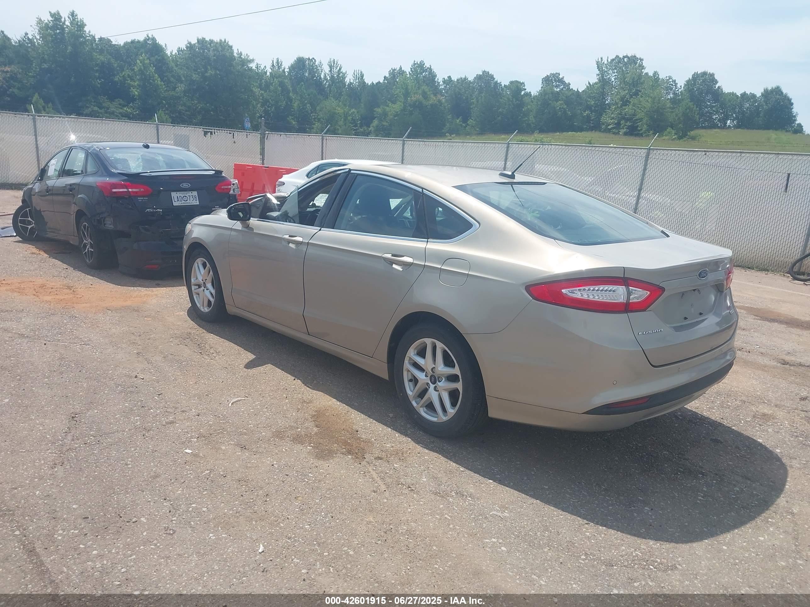 FORD FUSION image 3
