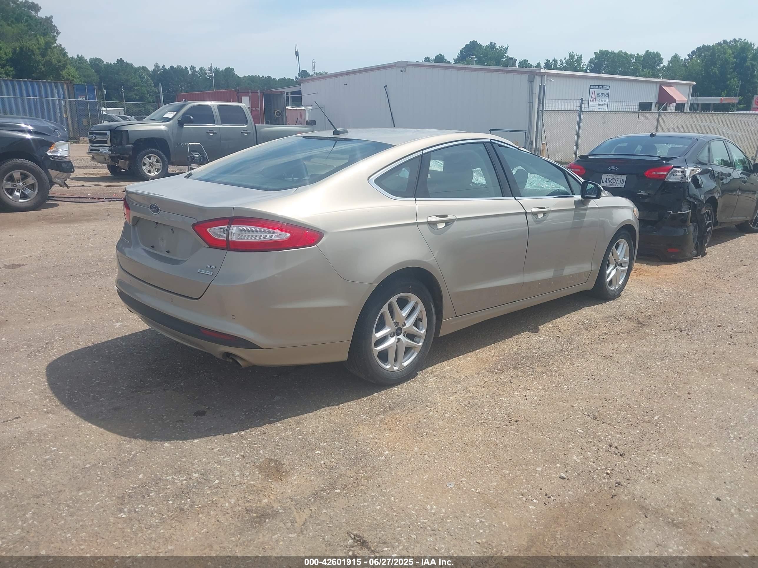 FORD FUSION image 4