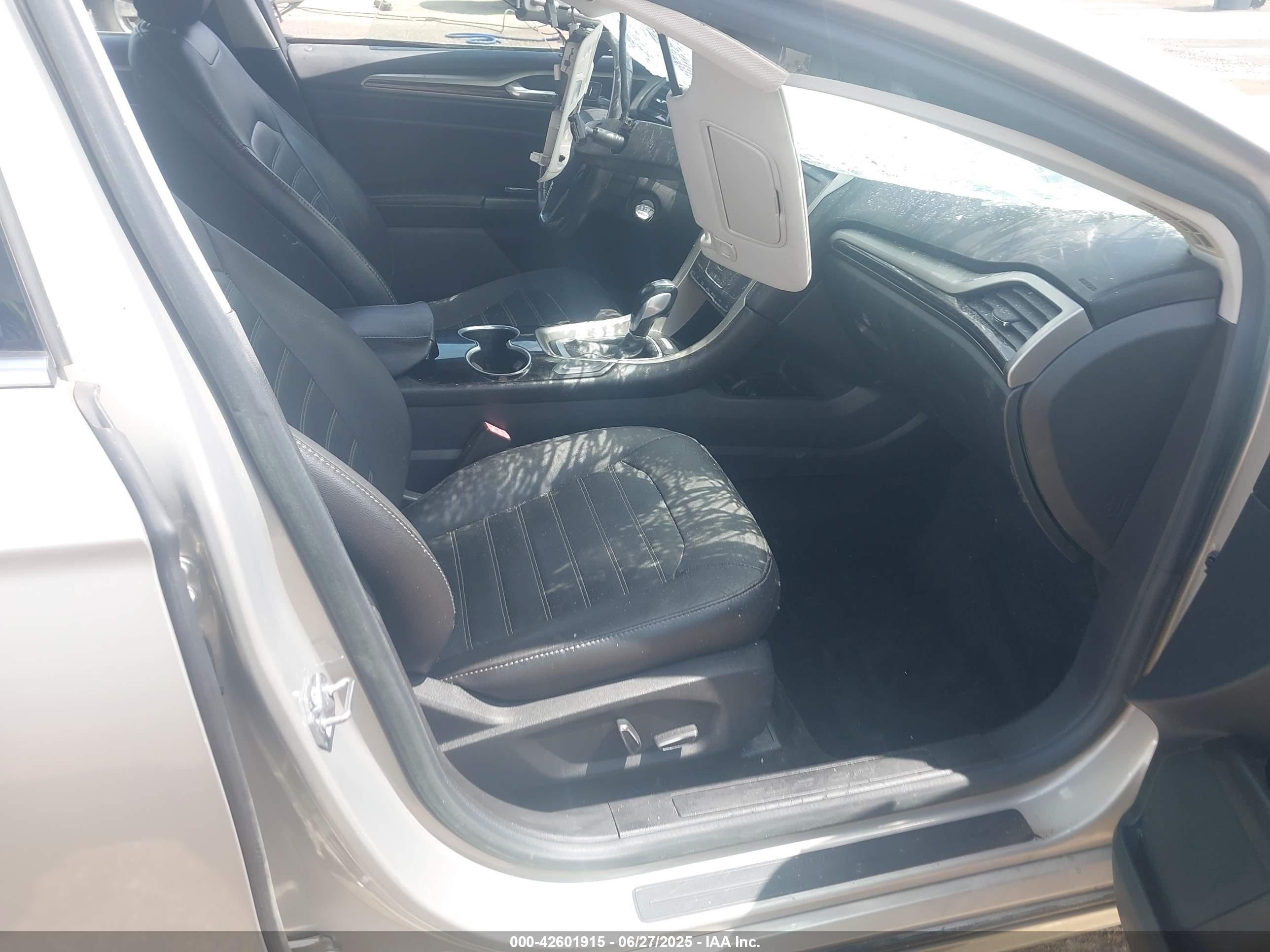FORD FUSION image 5