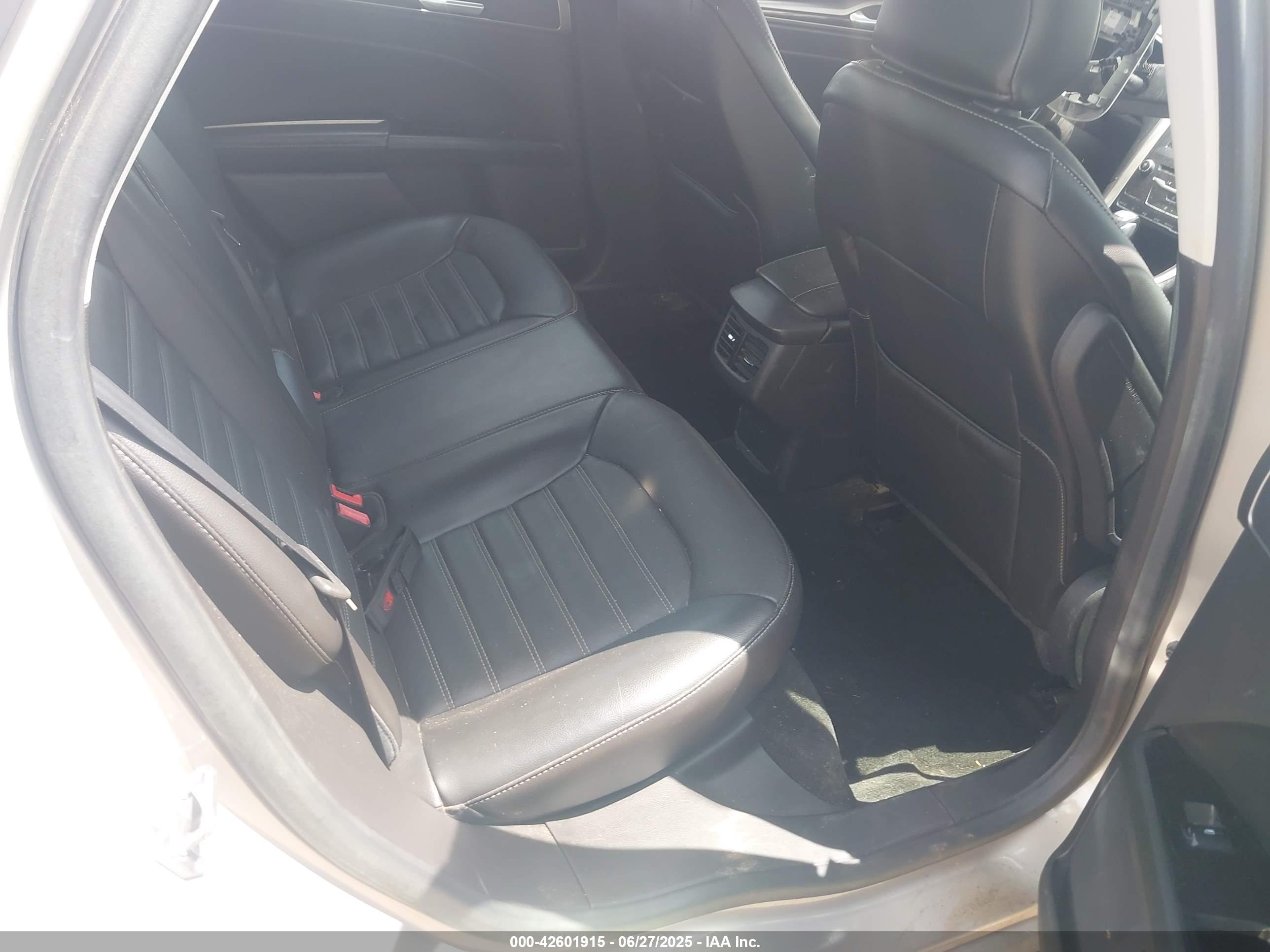 FORD FUSION image 8