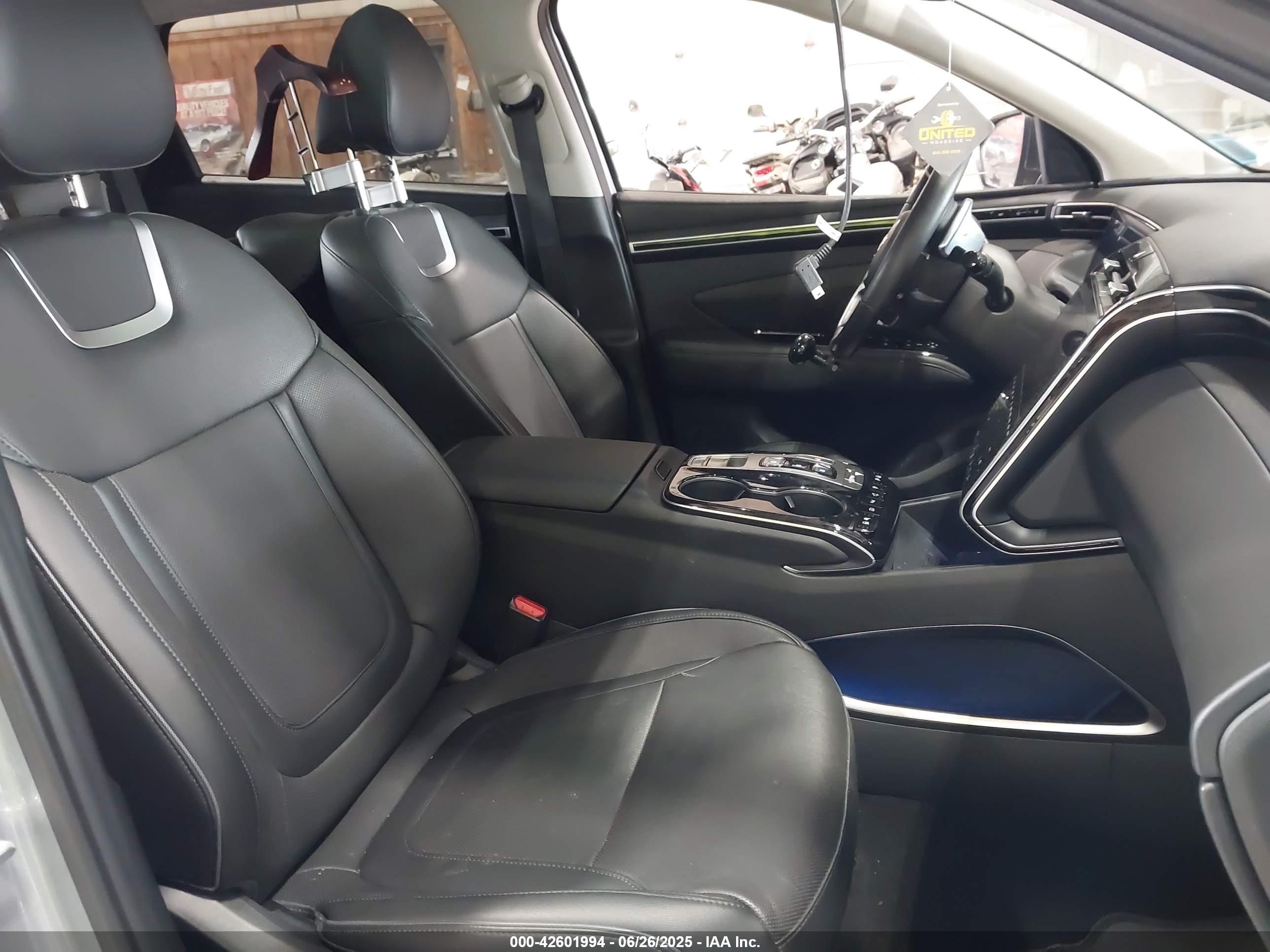 HYUNDAI TUCSON image 8