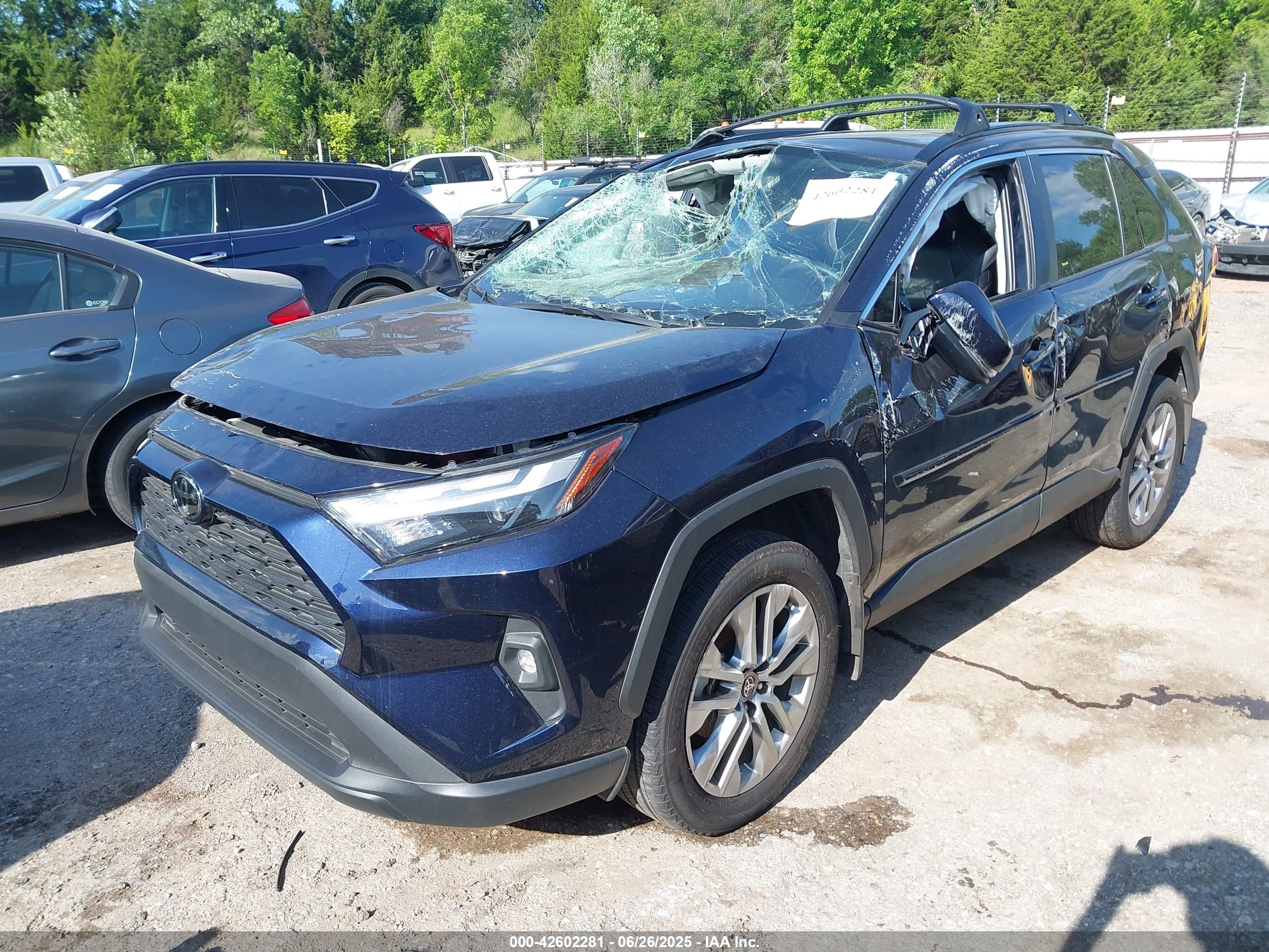 TOYOTA RAV4 image 2