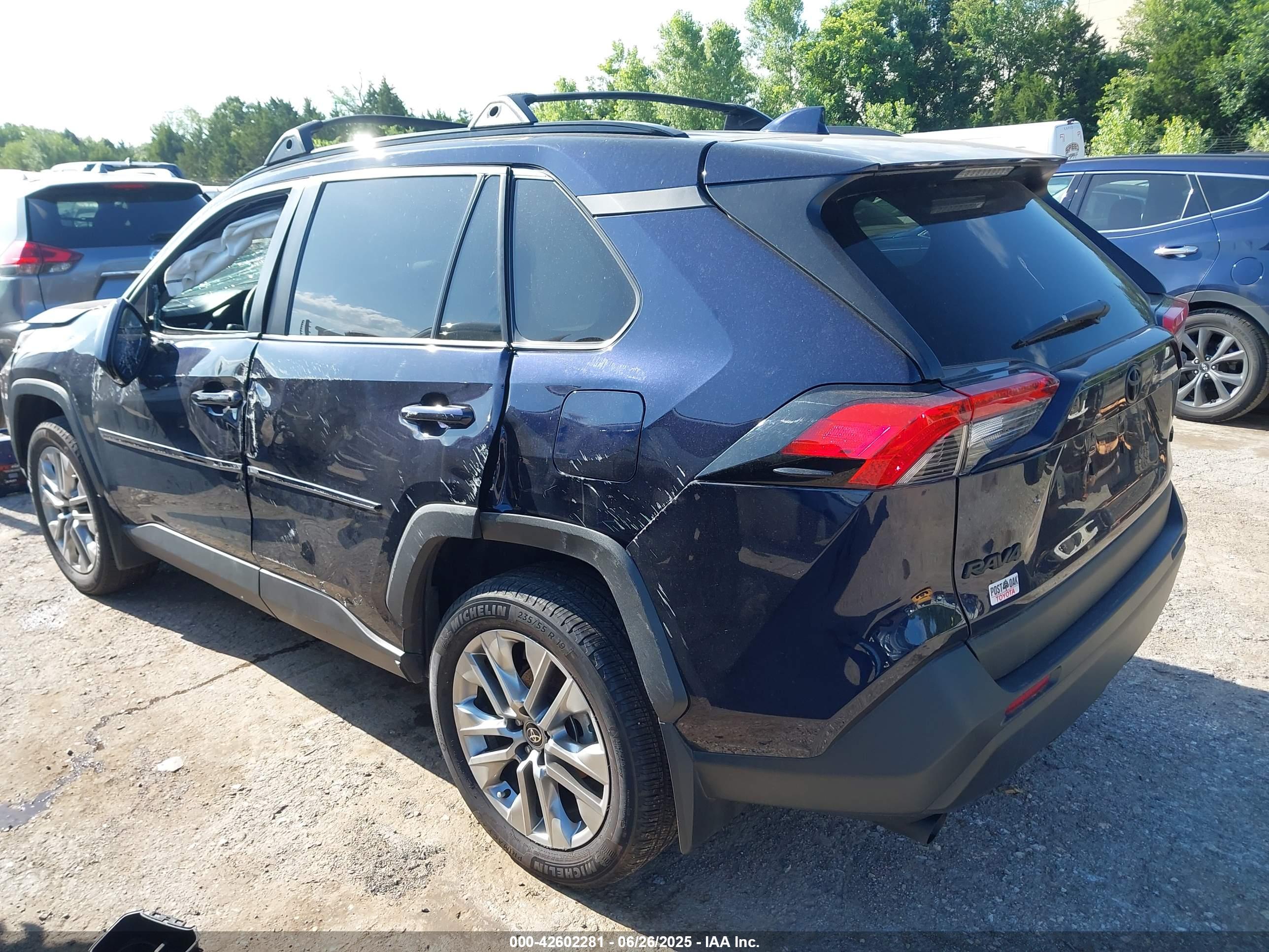 TOYOTA RAV4 image 3