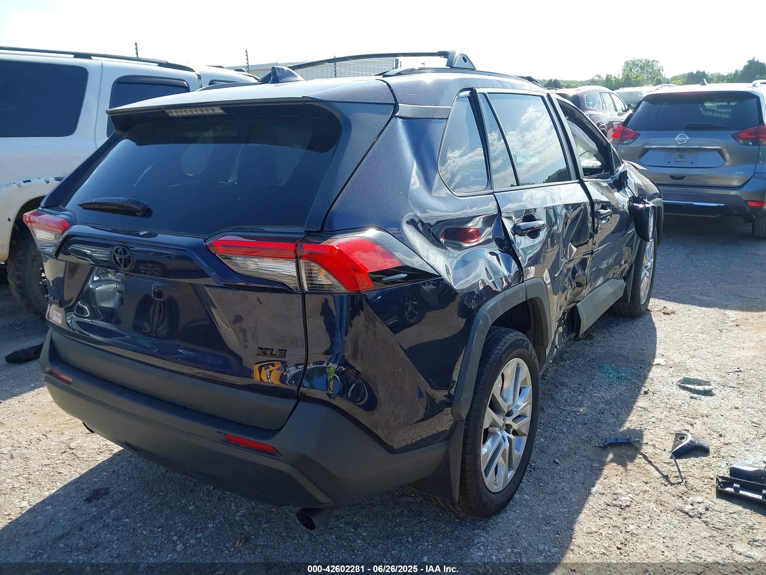 TOYOTA RAV4 image 4