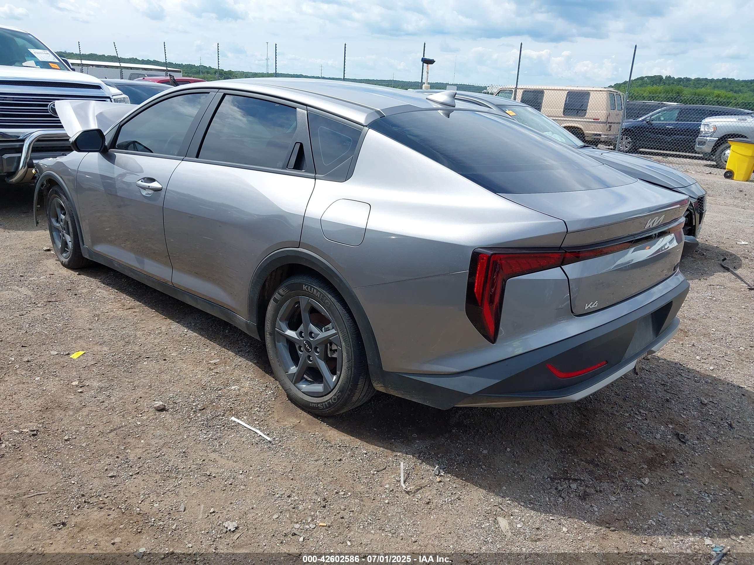 KIA K4 image 3