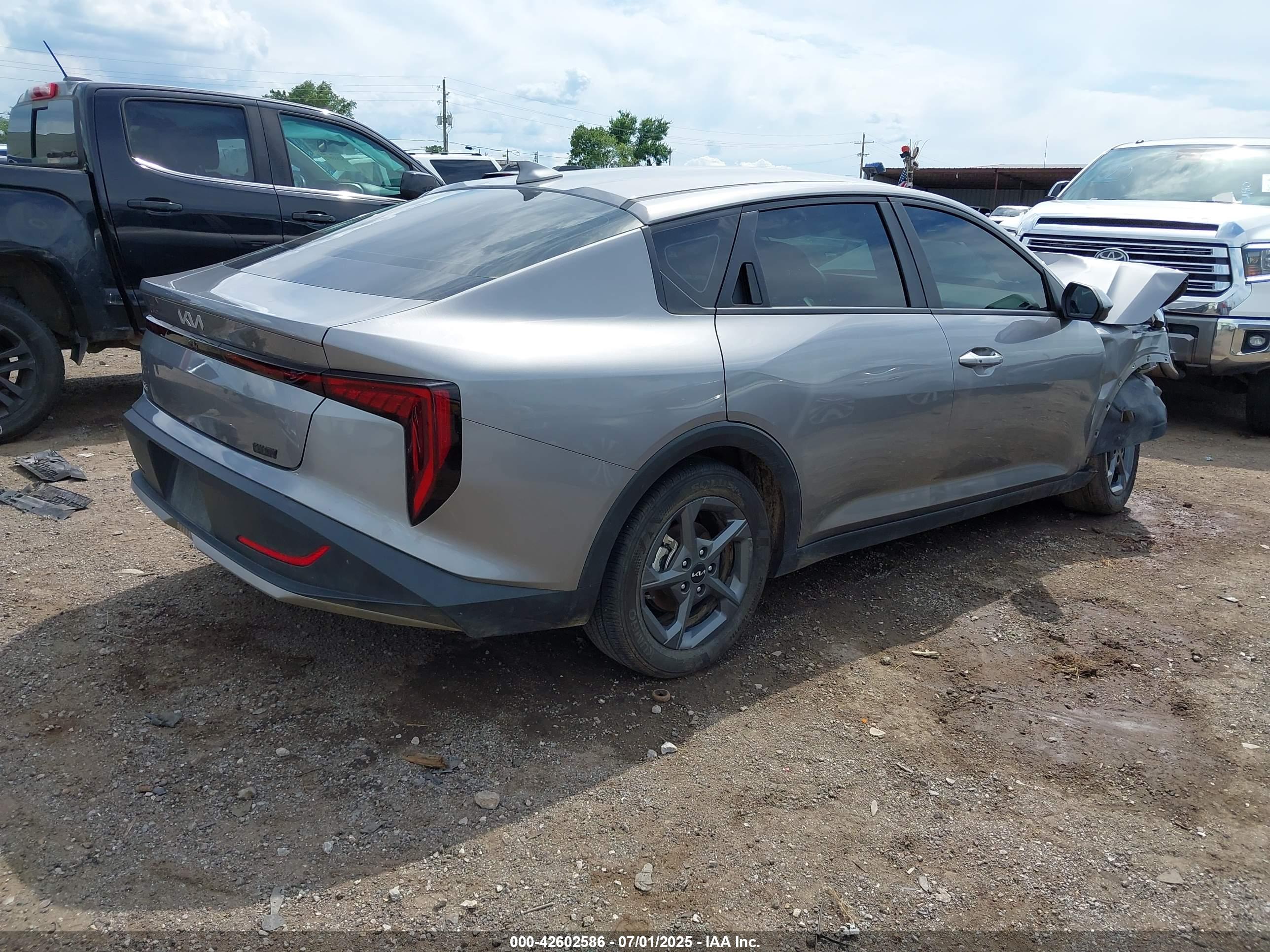KIA K4 image 4