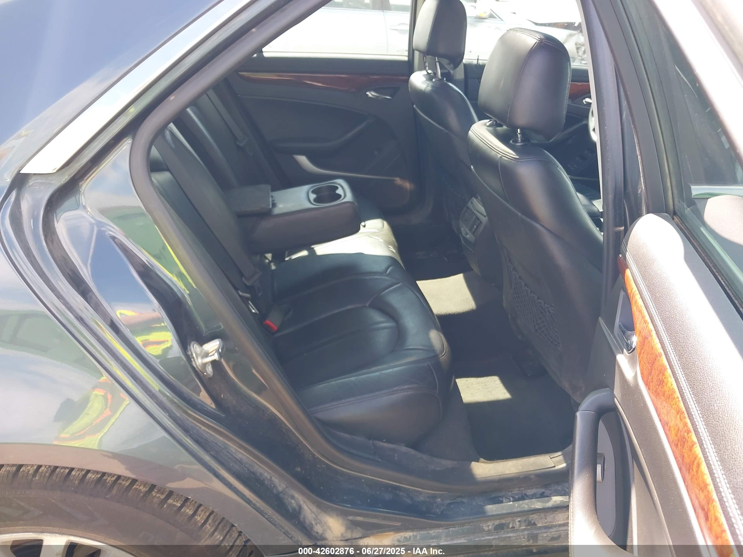 CADILLAC CTS image 8