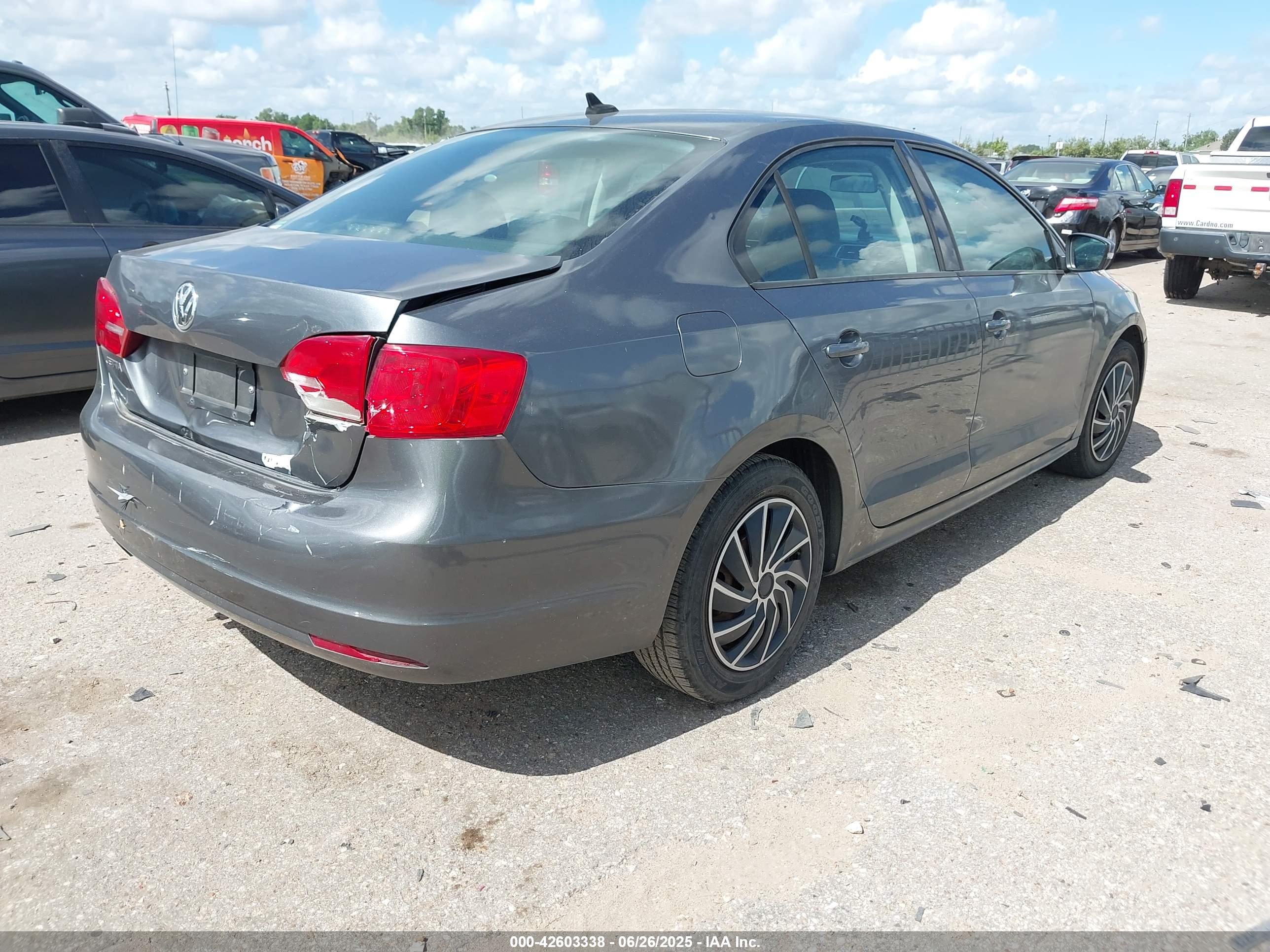 VOLKSWAGEN JETTA image 4