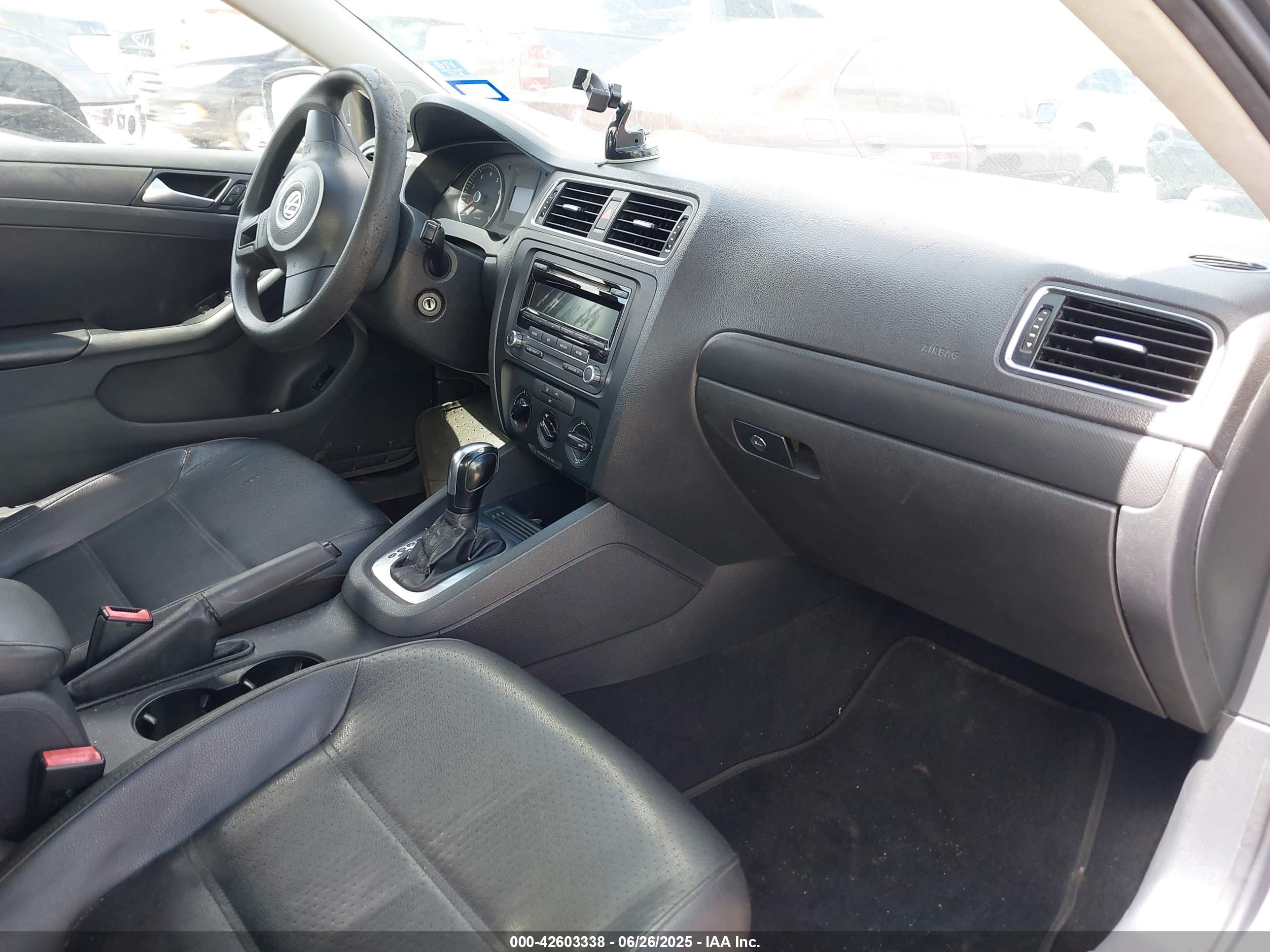 VOLKSWAGEN JETTA image 5