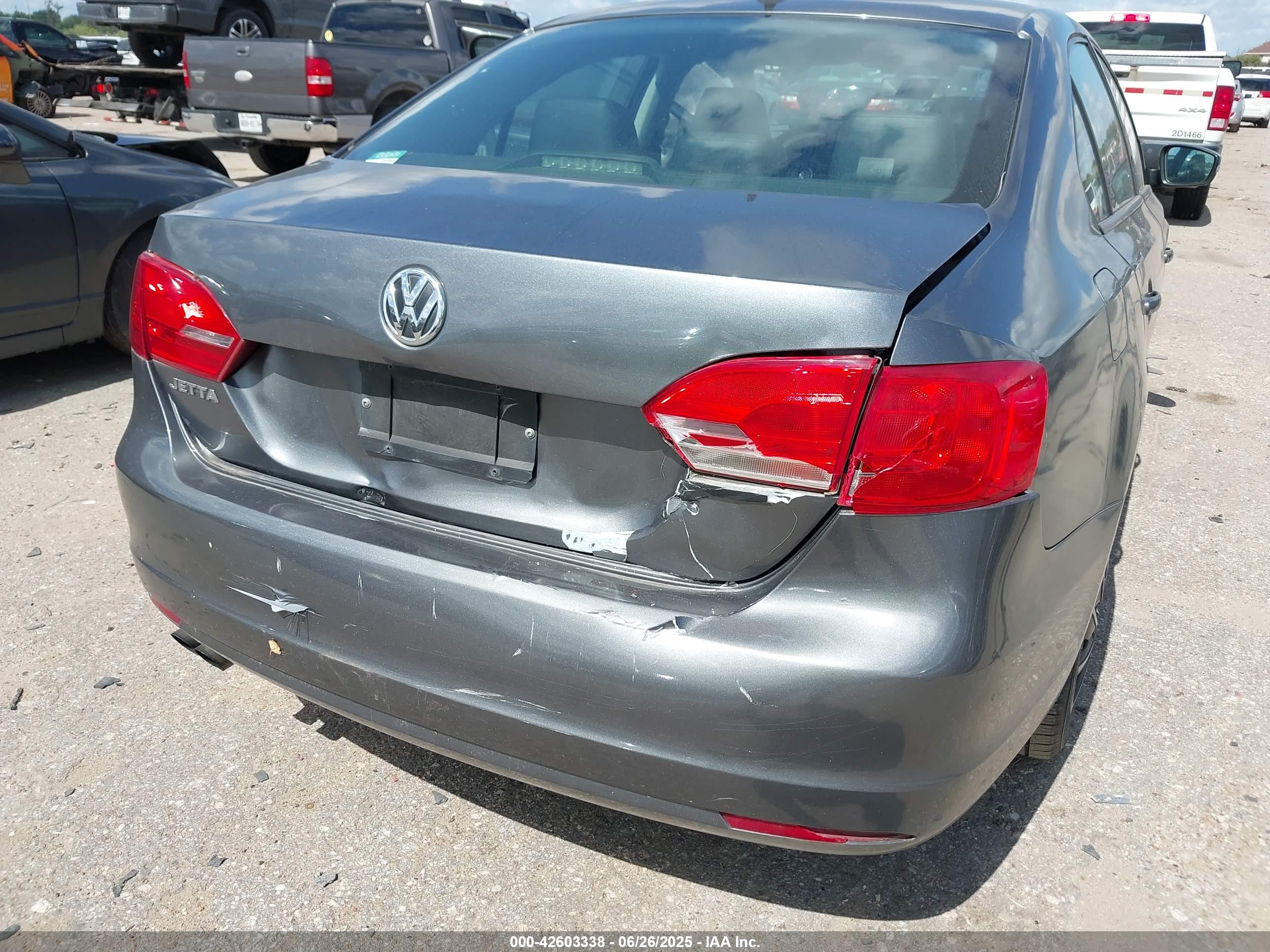 VOLKSWAGEN JETTA image 6