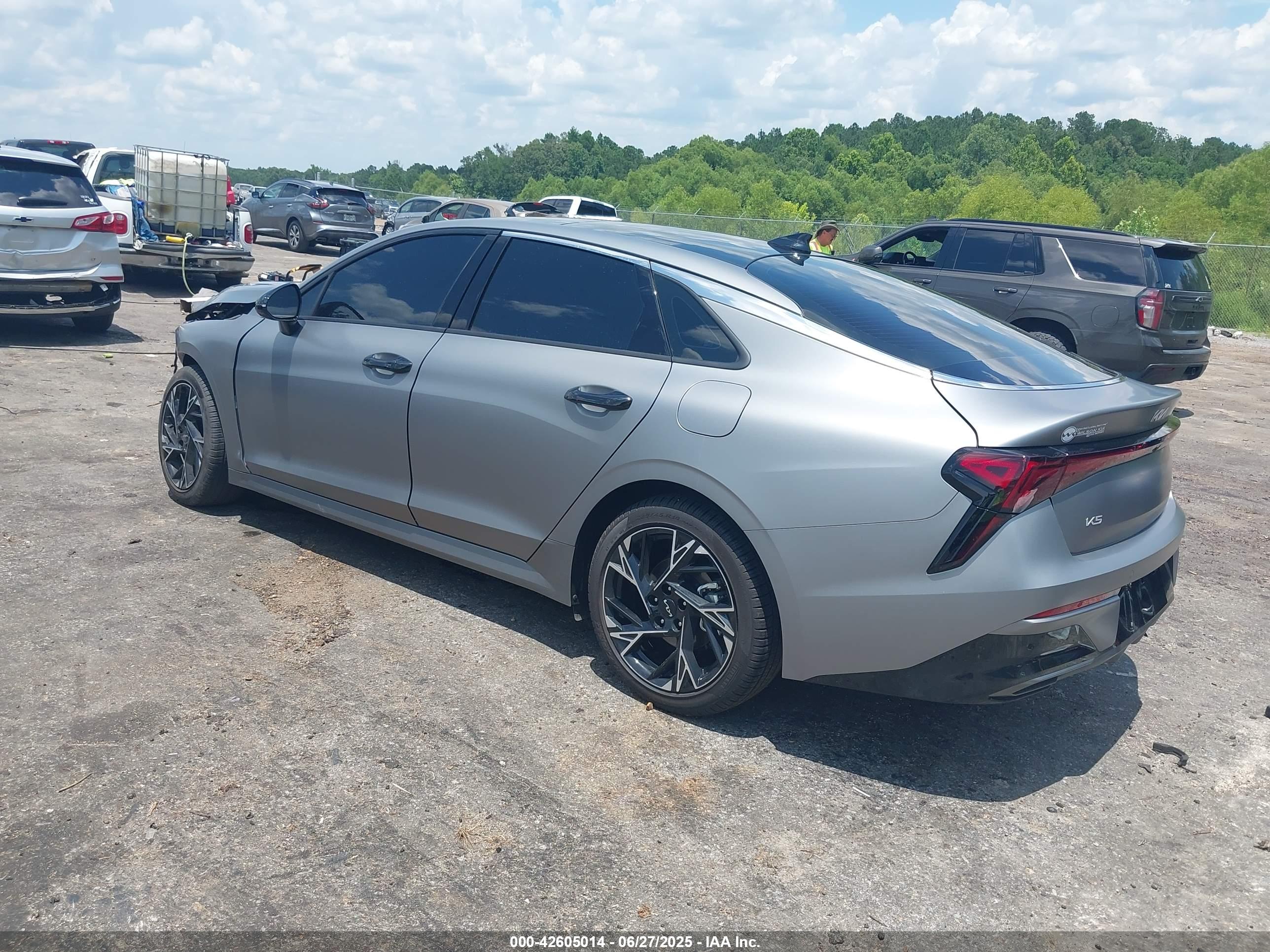 KIA K5 image 3