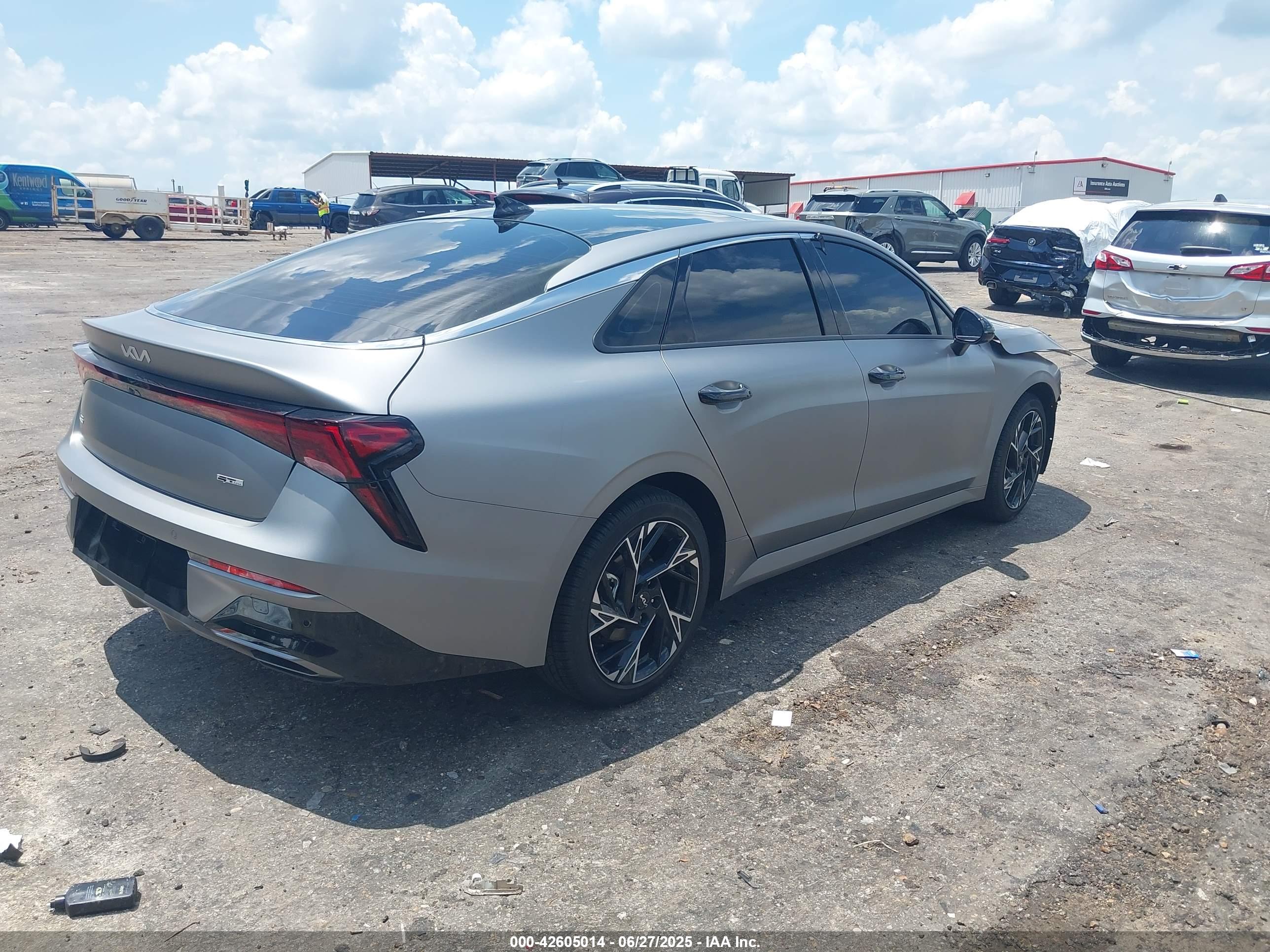 KIA K5 image 4