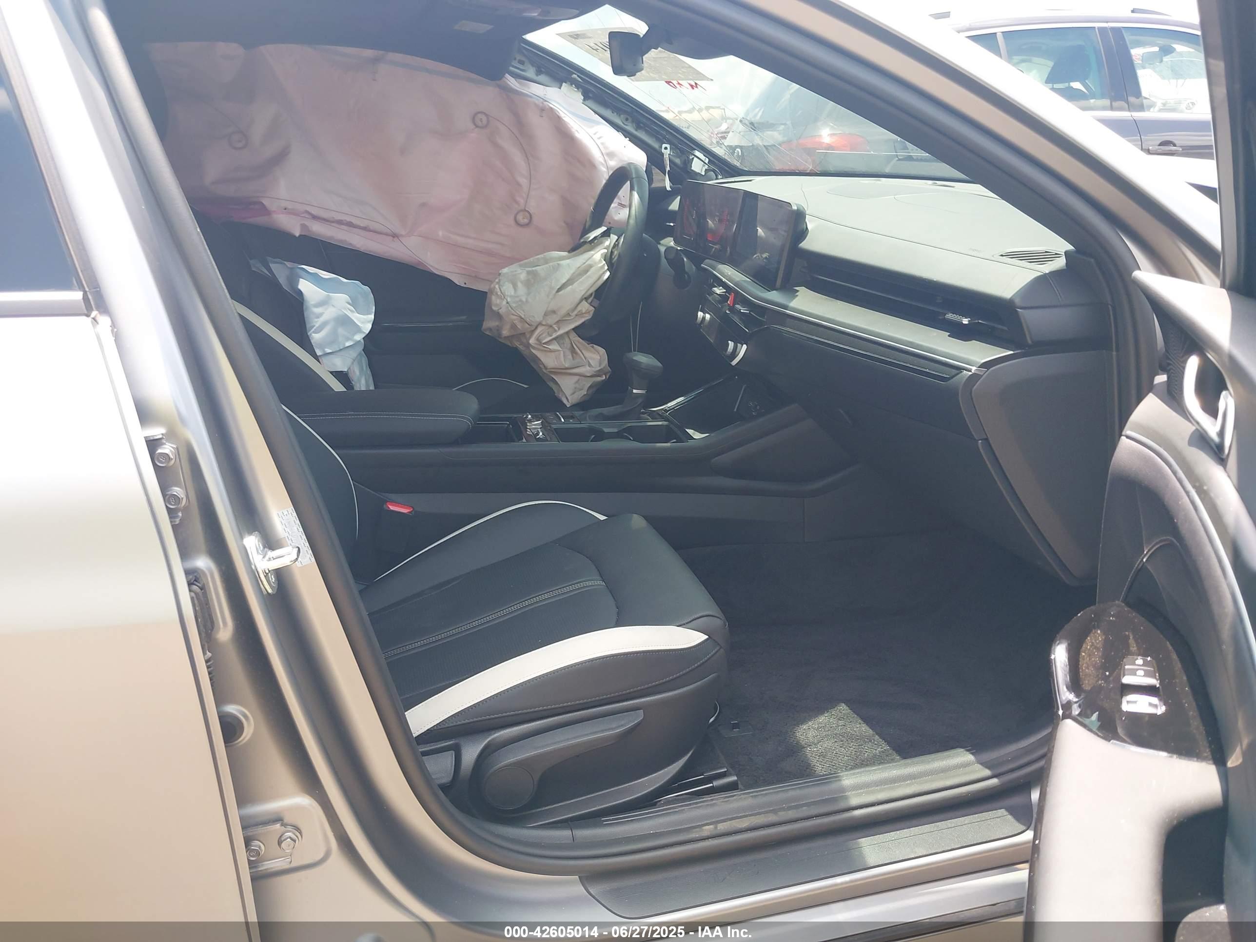 KIA K5 image 5