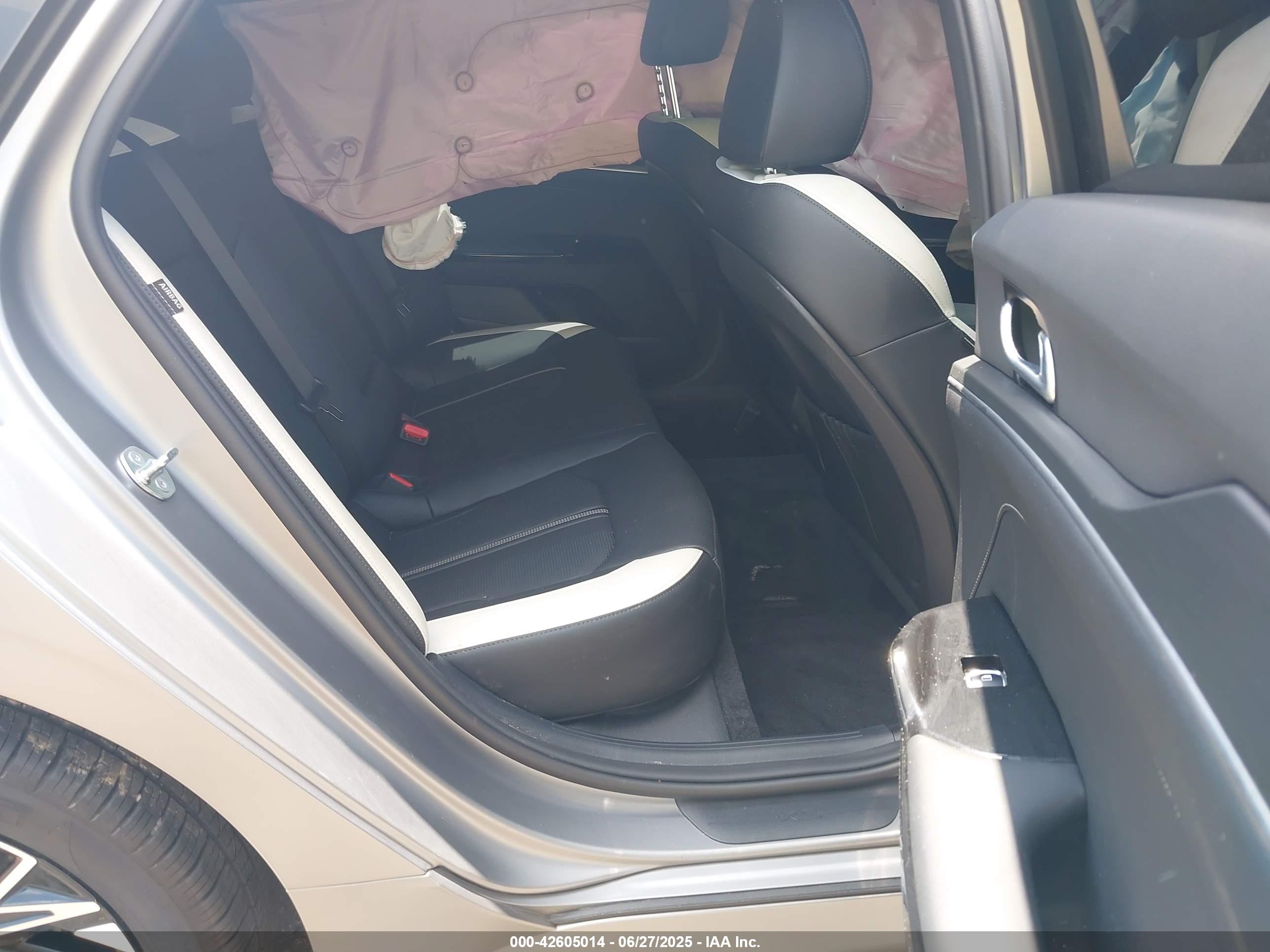 KIA K5 image 8
