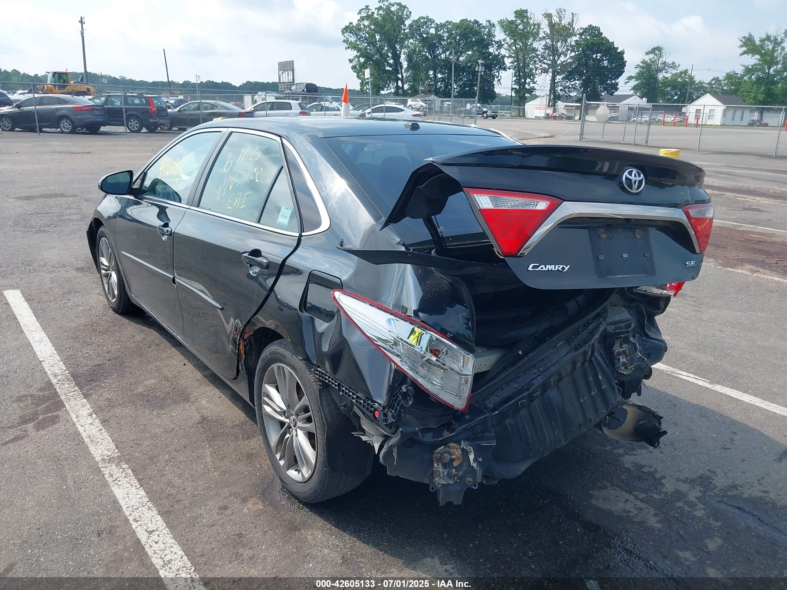 TOYOTA CAMRY image 3
