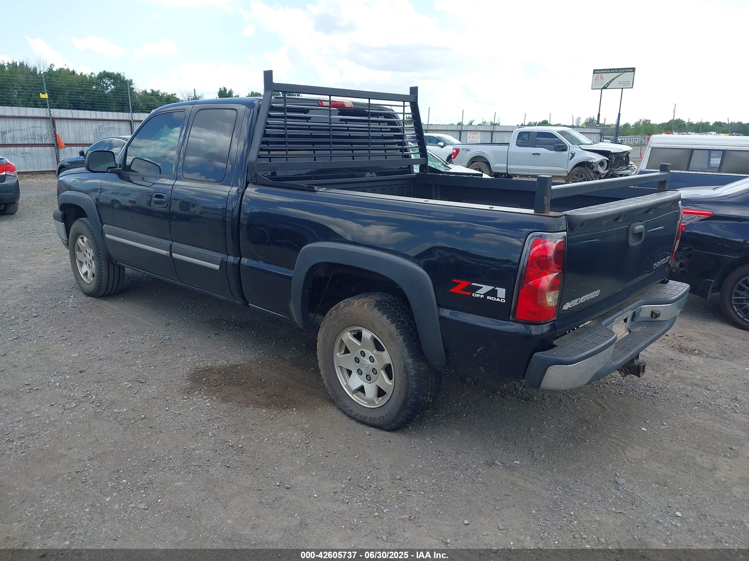 CHEVROLET SILVERADO image 3