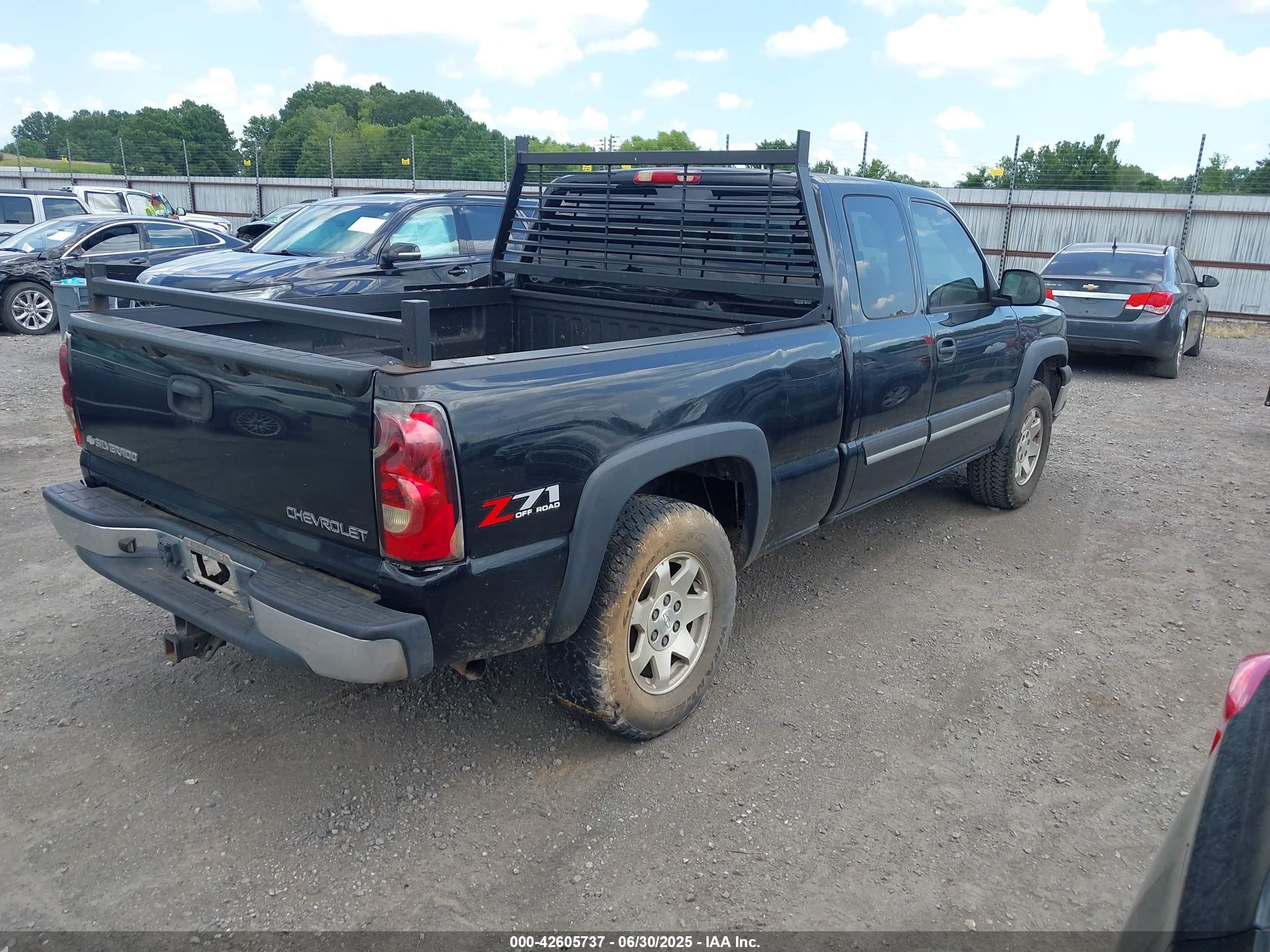 CHEVROLET SILVERADO image 4