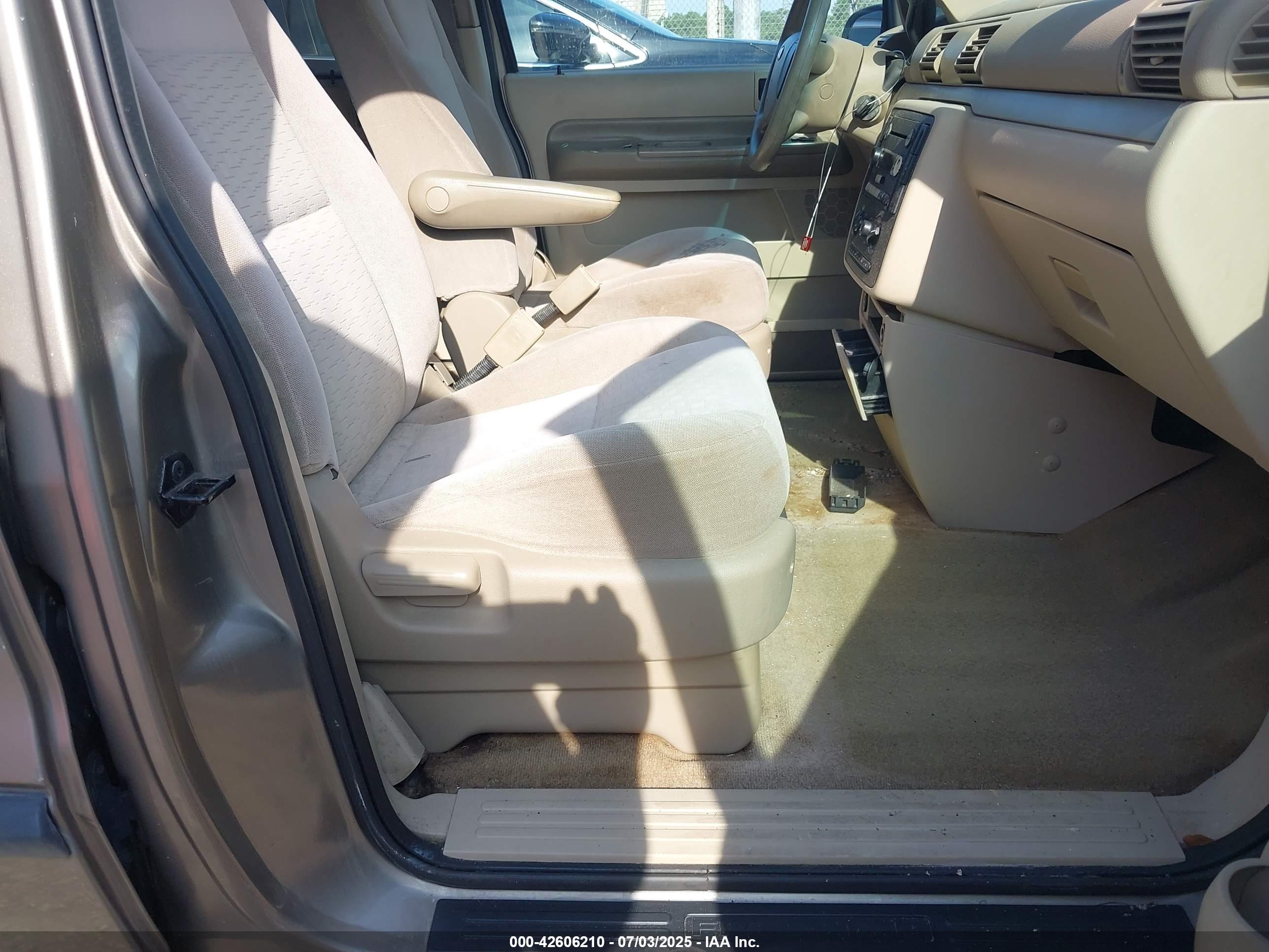 FORD FREESTAR image 5