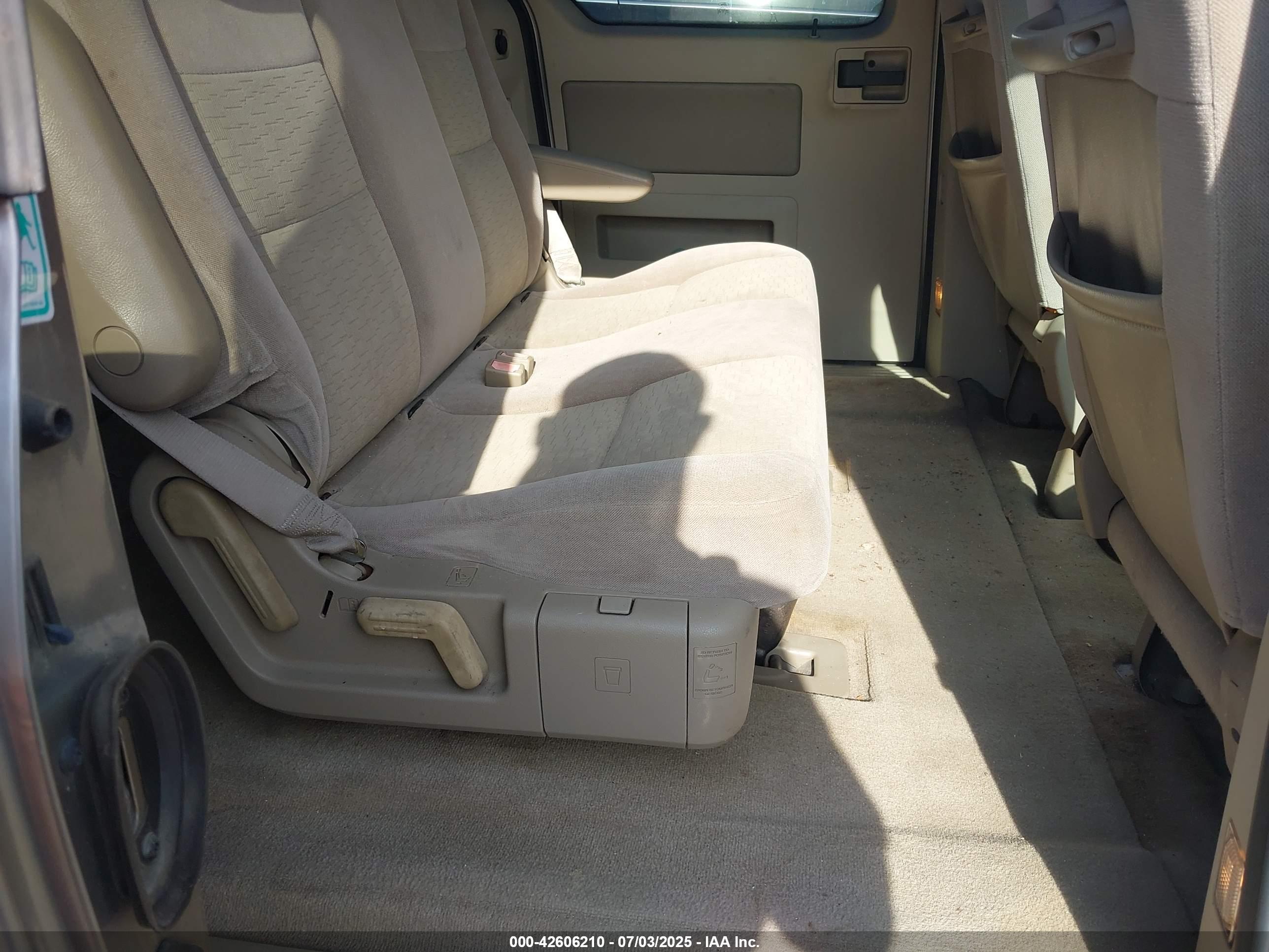 FORD FREESTAR image 8