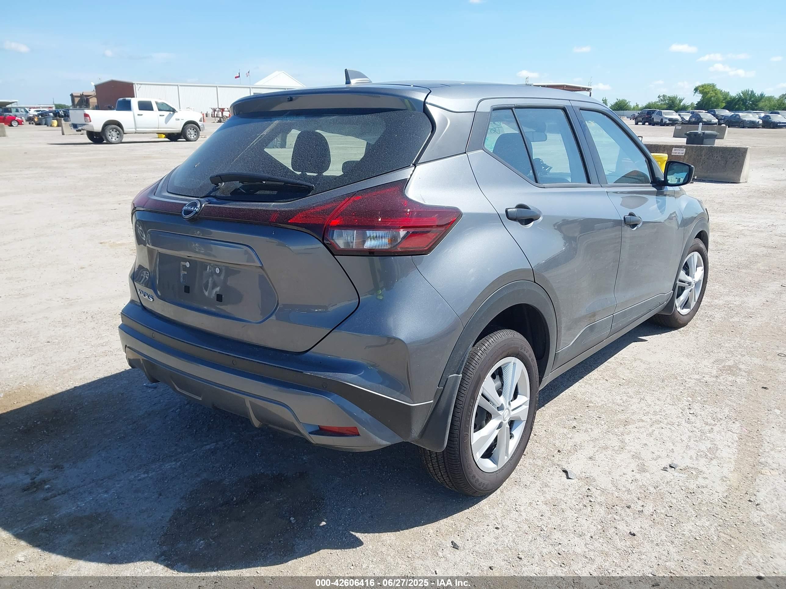 NISSAN KICKS image 4
