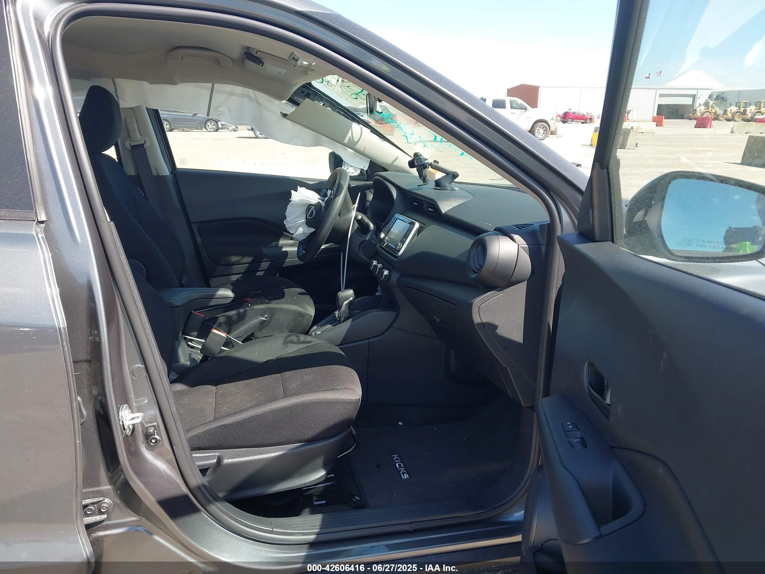 NISSAN KICKS image 5