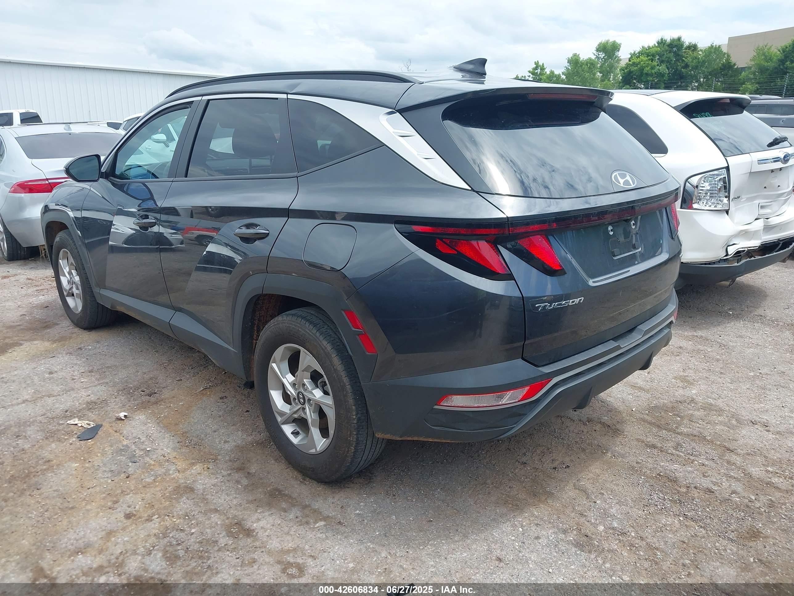 HYUNDAI TUCSON image 3