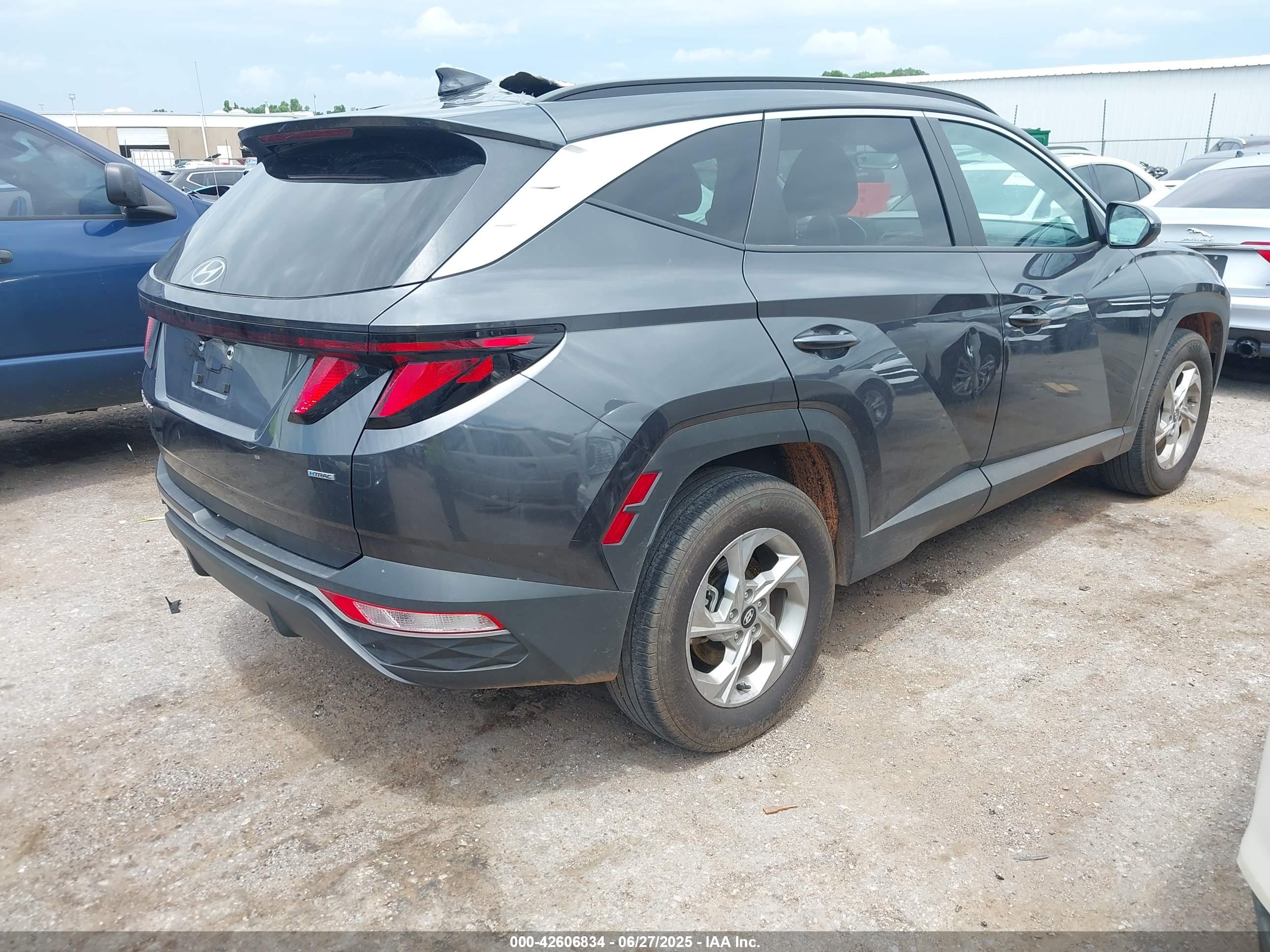 HYUNDAI TUCSON image 4