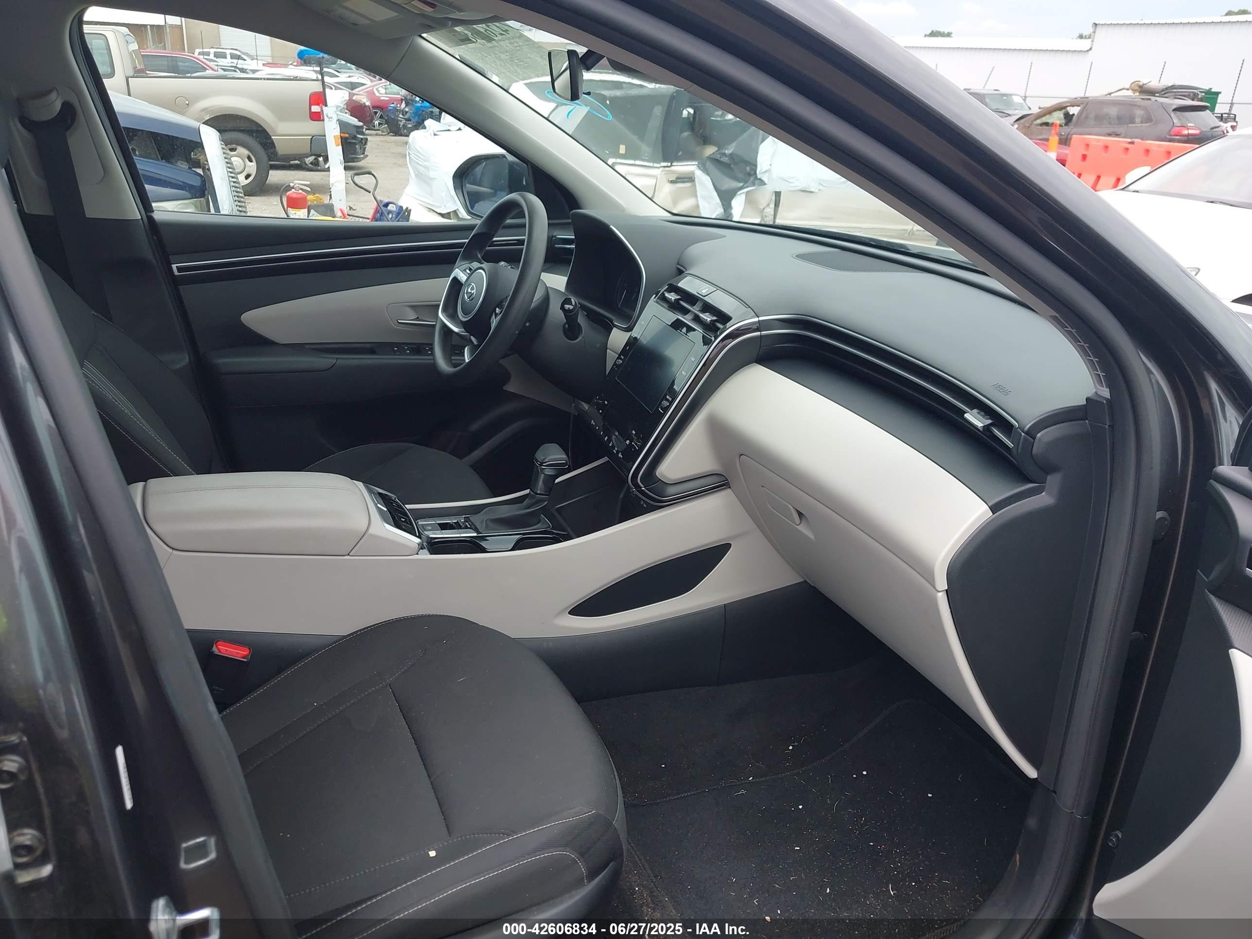HYUNDAI TUCSON image 5