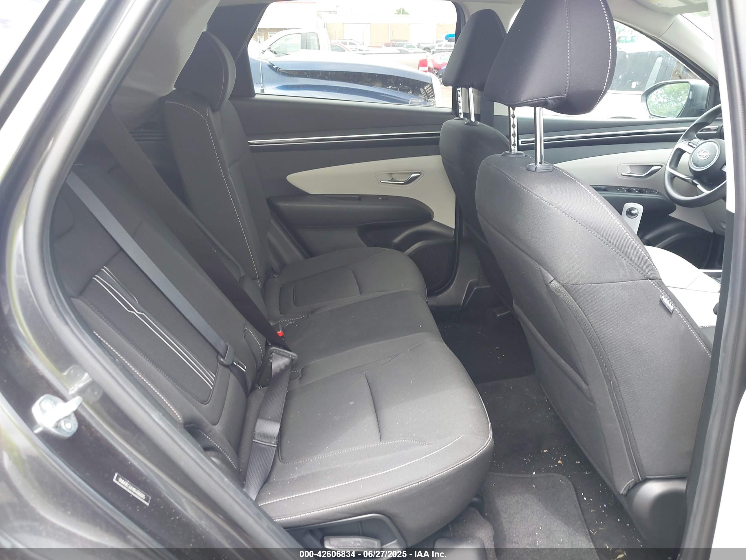 HYUNDAI TUCSON image 8