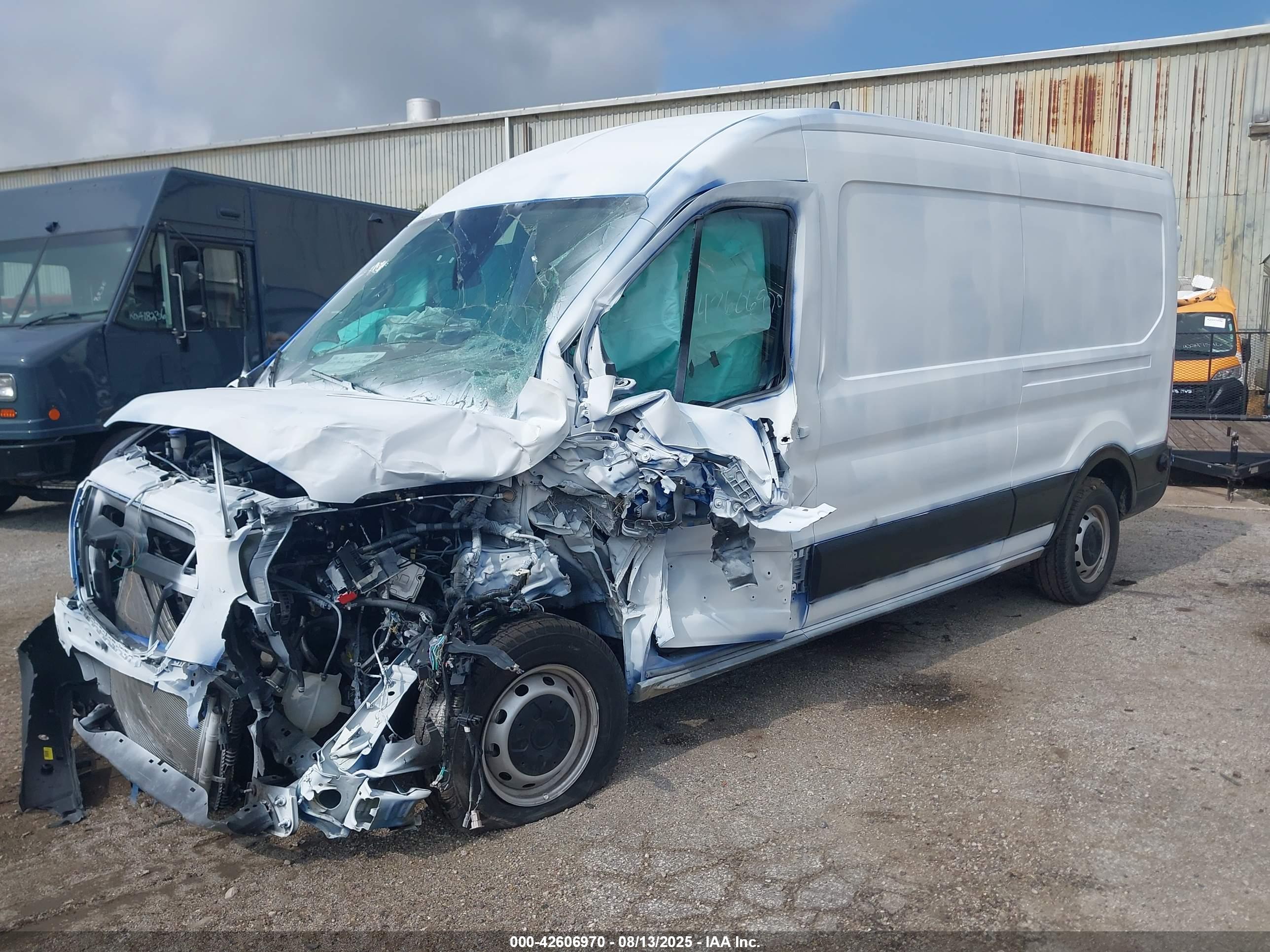 FORD TRANSIT-250 image 2