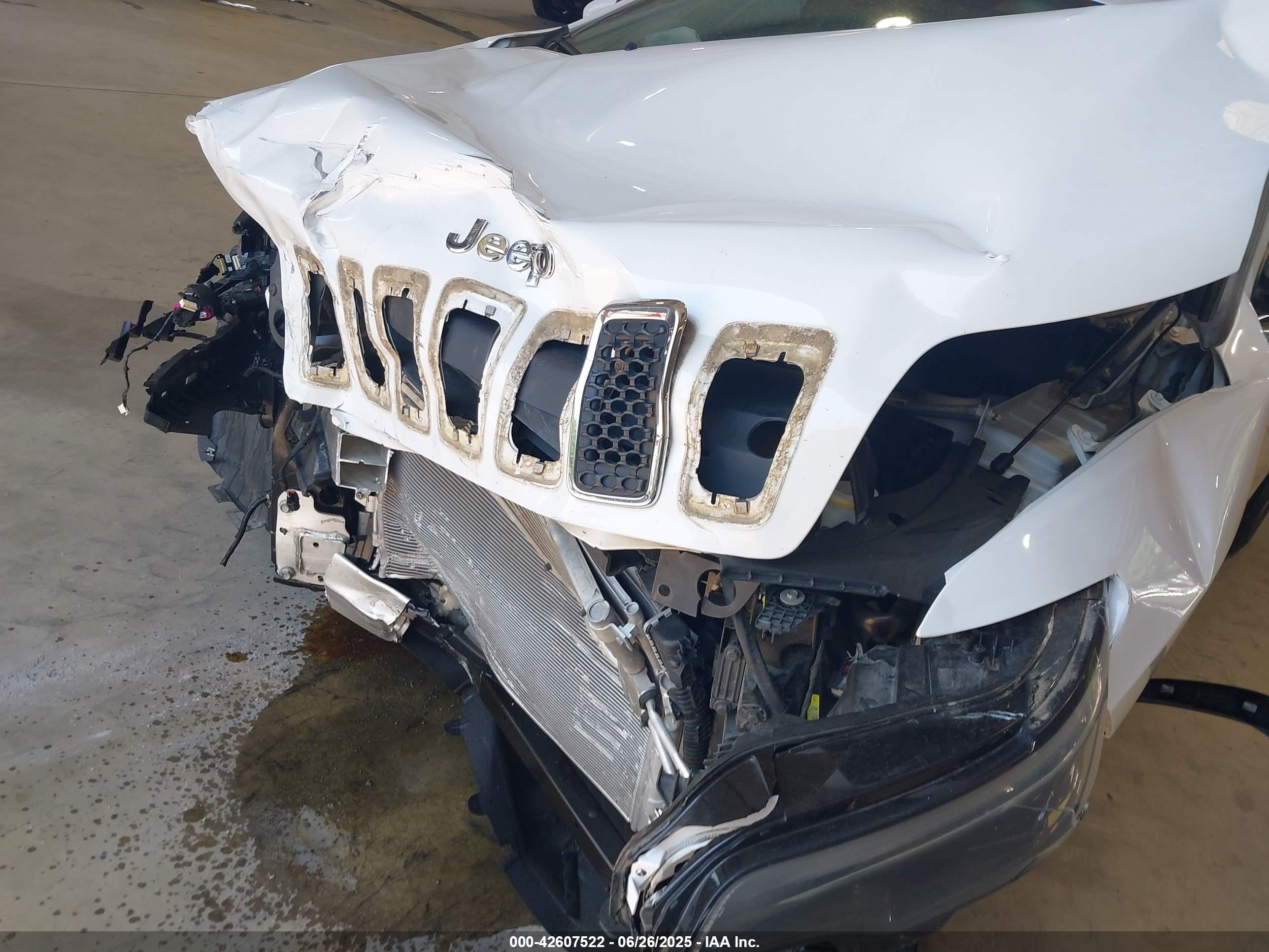 JEEP CHEROKEE image 6