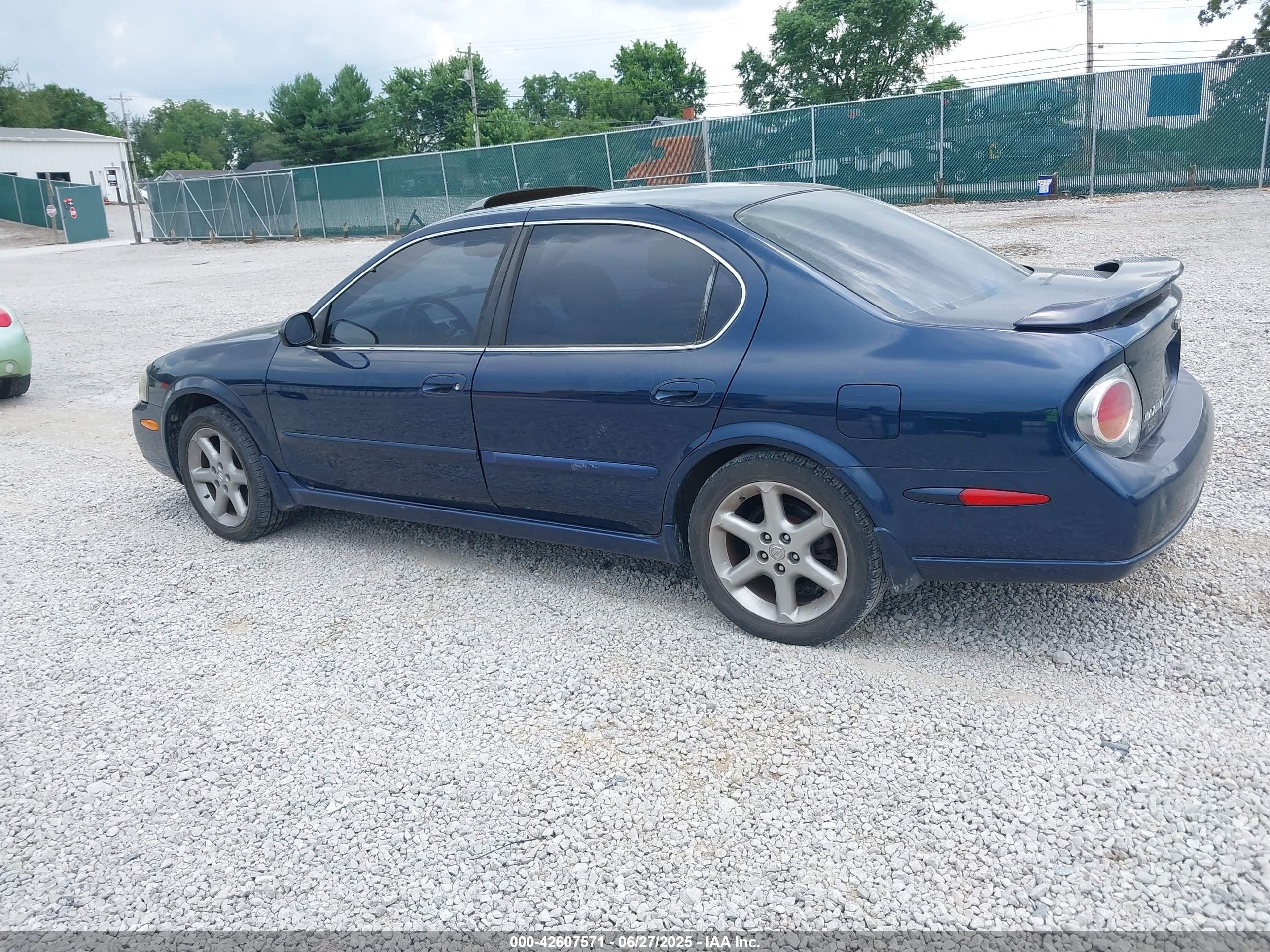 NISSAN MAXIMA image 3