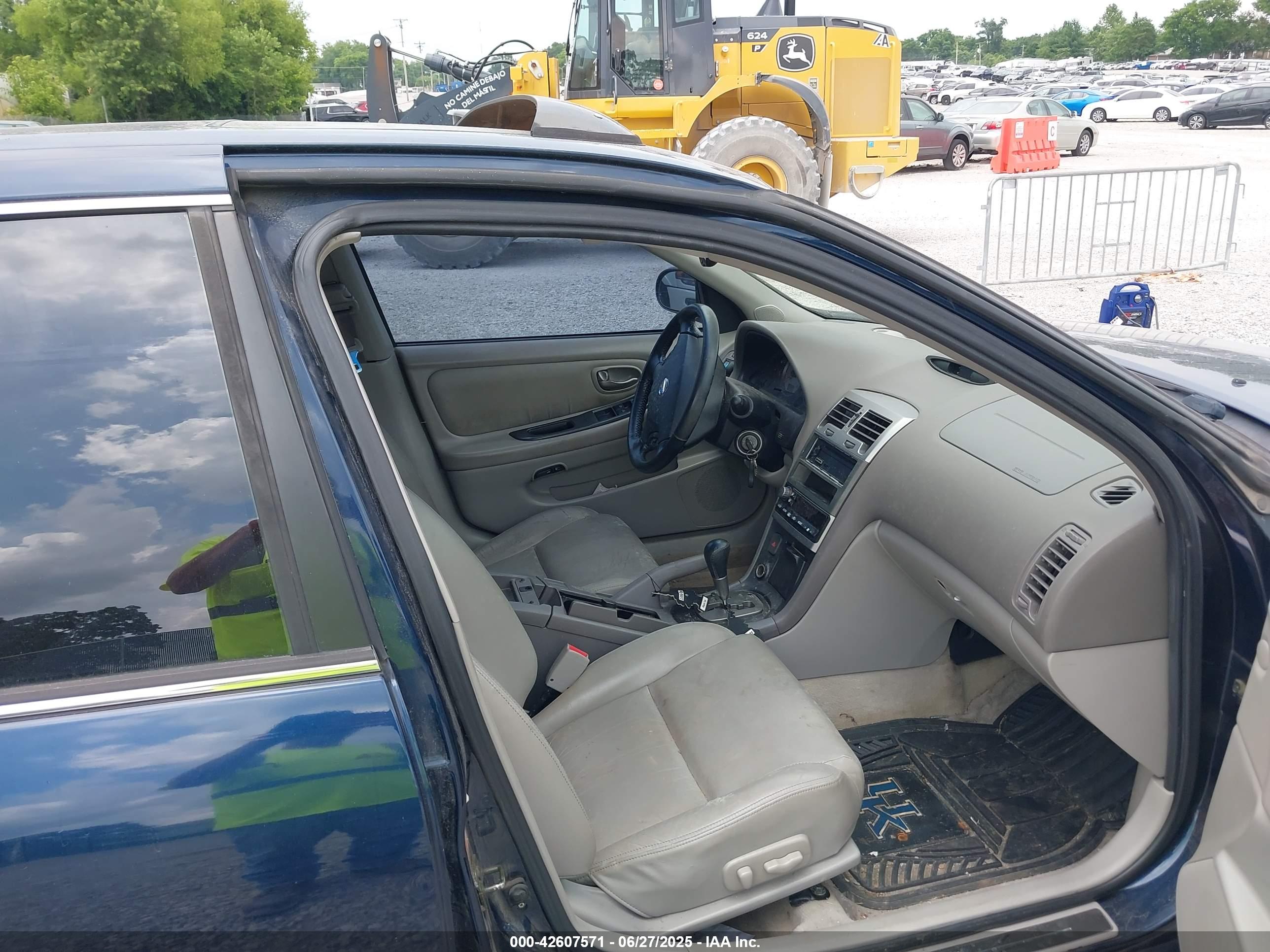 NISSAN MAXIMA image 5