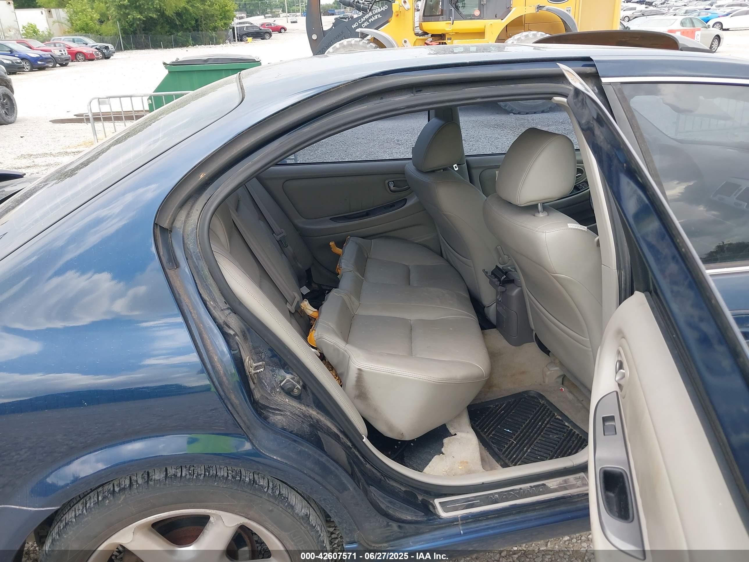 NISSAN MAXIMA image 8