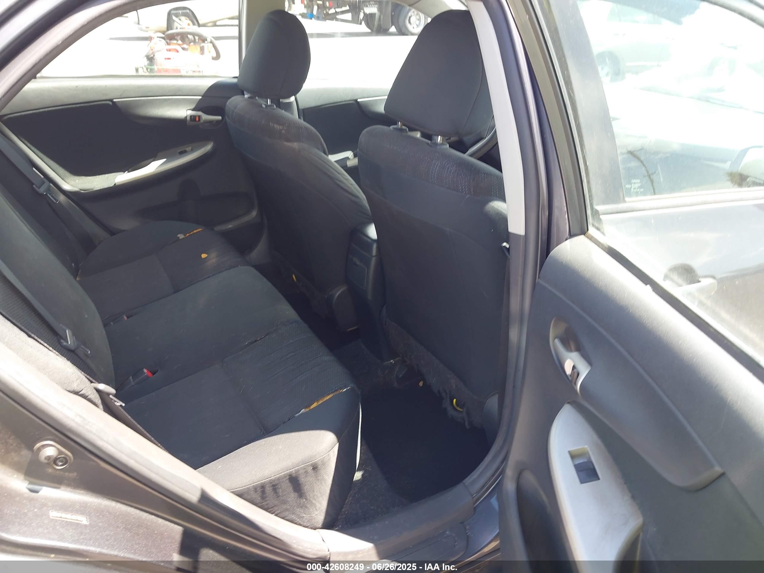 TOYOTA COROLLA image 8