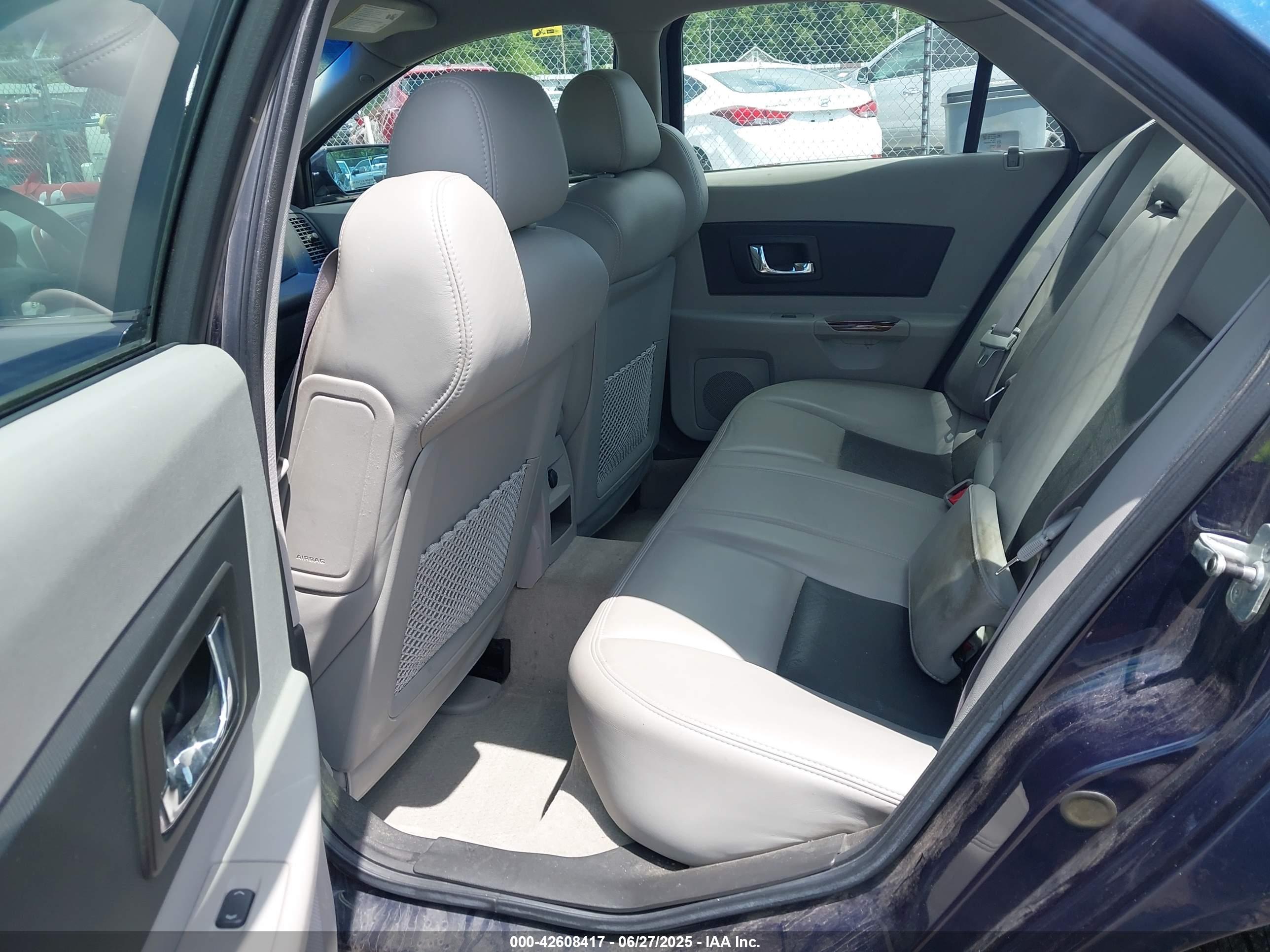 CADILLAC CTS image 8