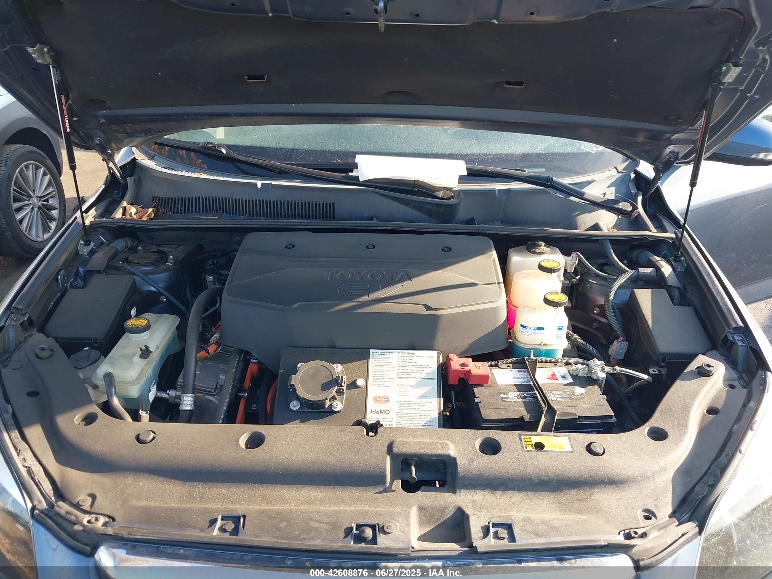 TOYOTA RAV4 image 10