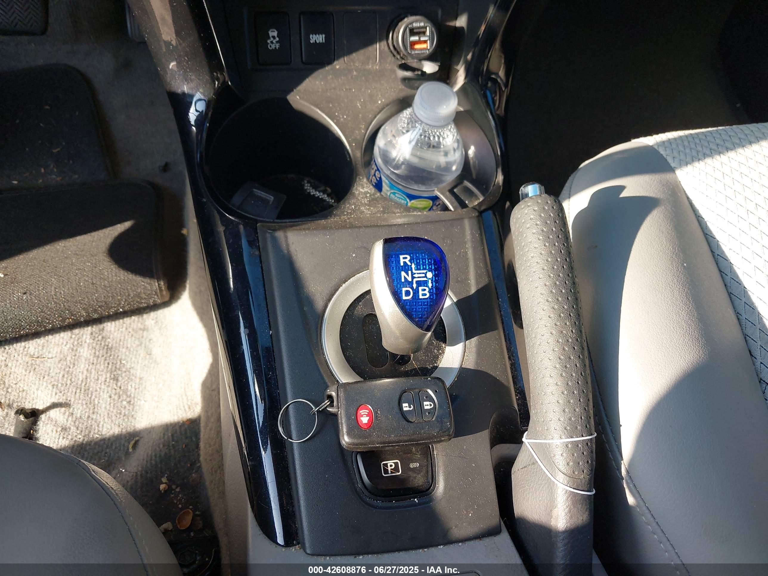 TOYOTA RAV4 image 11